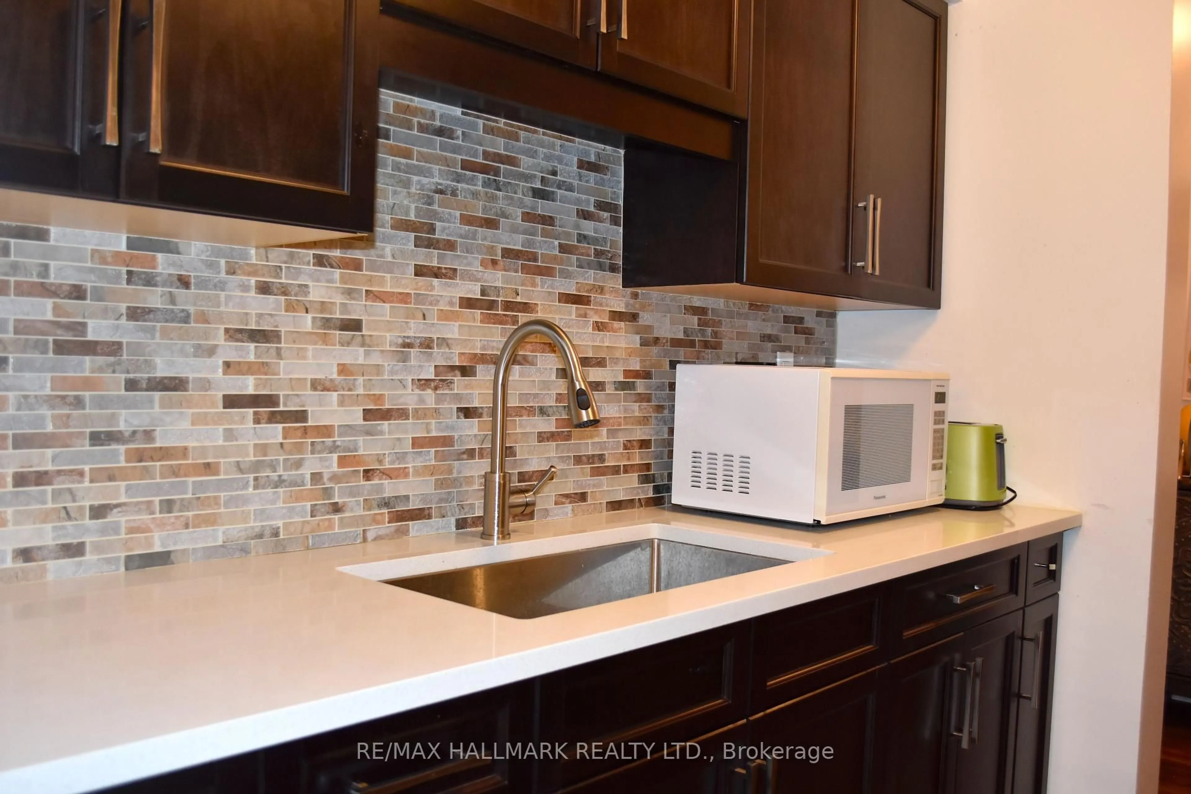Standard kitchen, ceramic/tile floor for 270 Palmdale Dr #310, Toronto Ontario M1T 3N8
