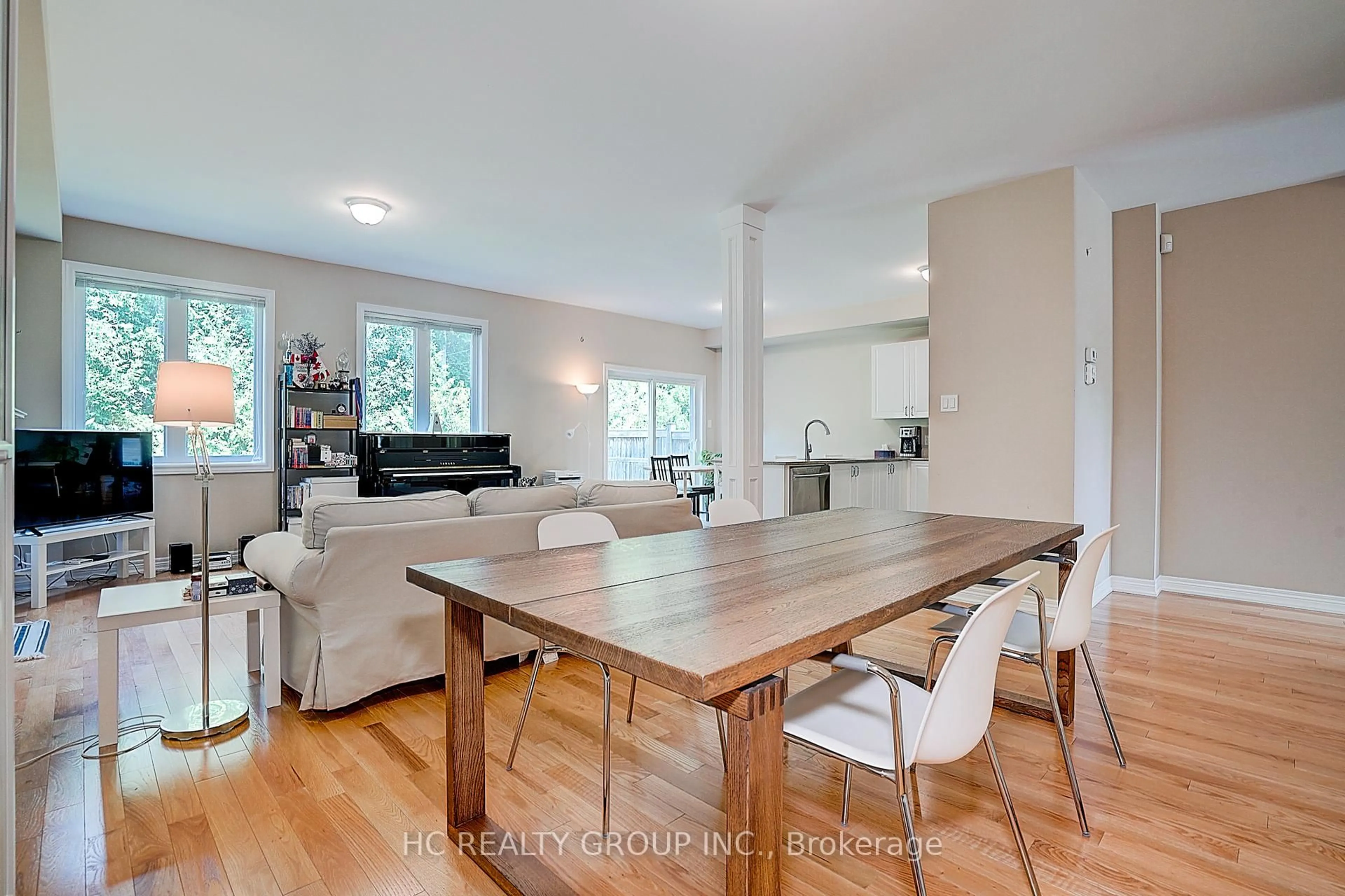 Open concept kitchen, wood/laminate floor for 62 Promenade Dr, Whitby Ontario L1R 0L4