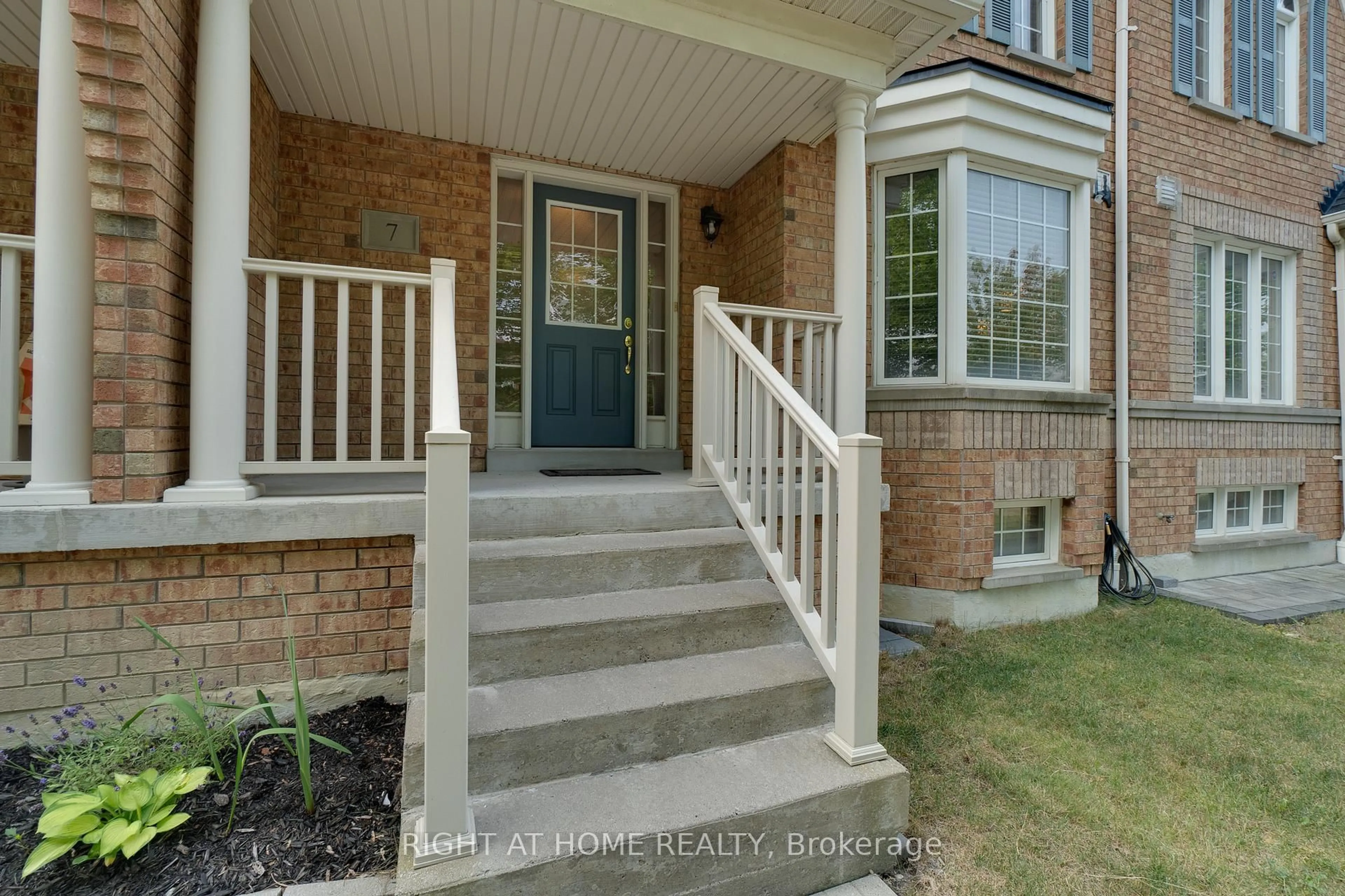 Unknown for 7 Blytheway Gate, Ajax Ontario L1T 0J2
