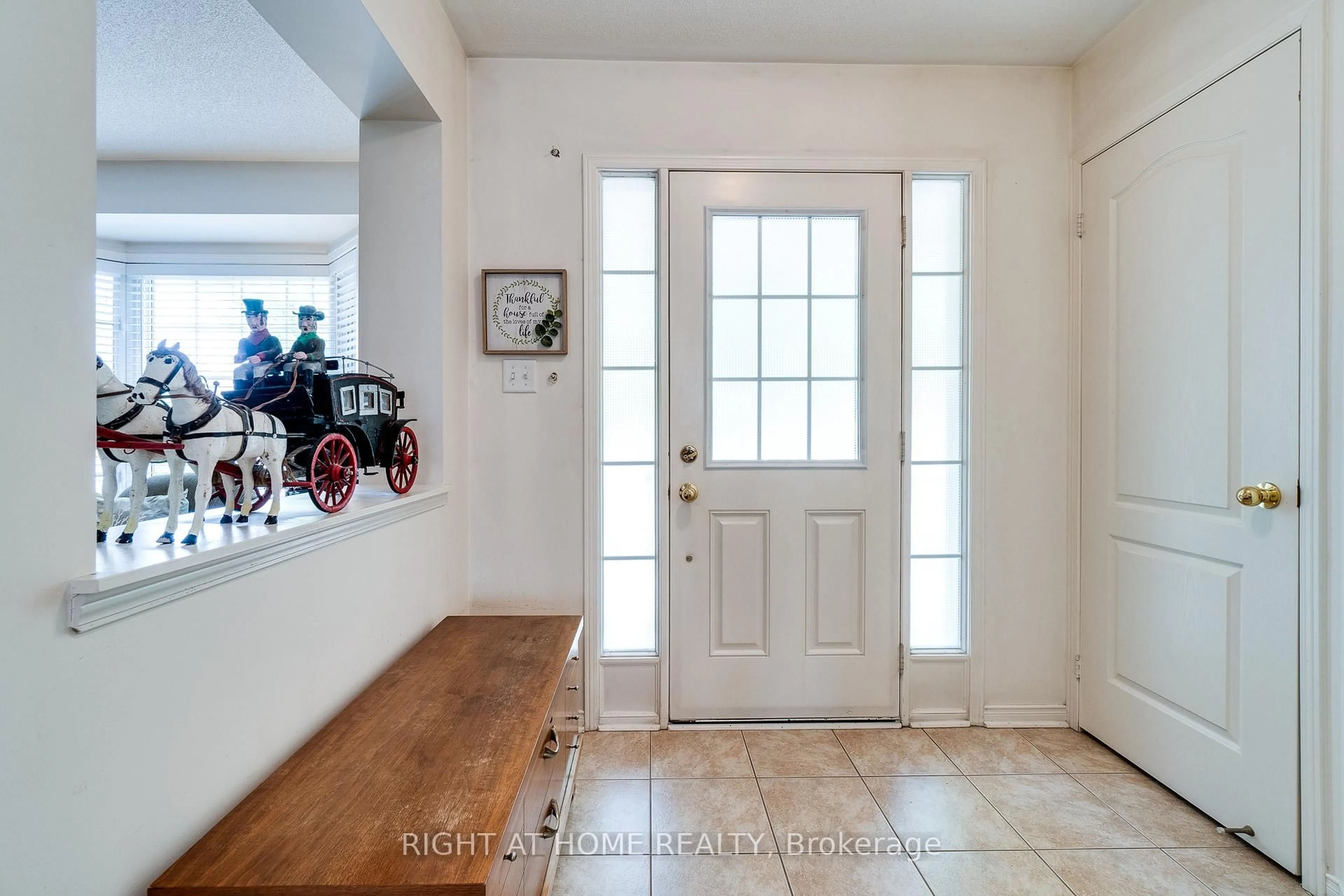Indoor entryway for 7 Blytheway Gate, Ajax Ontario L1T 0J2