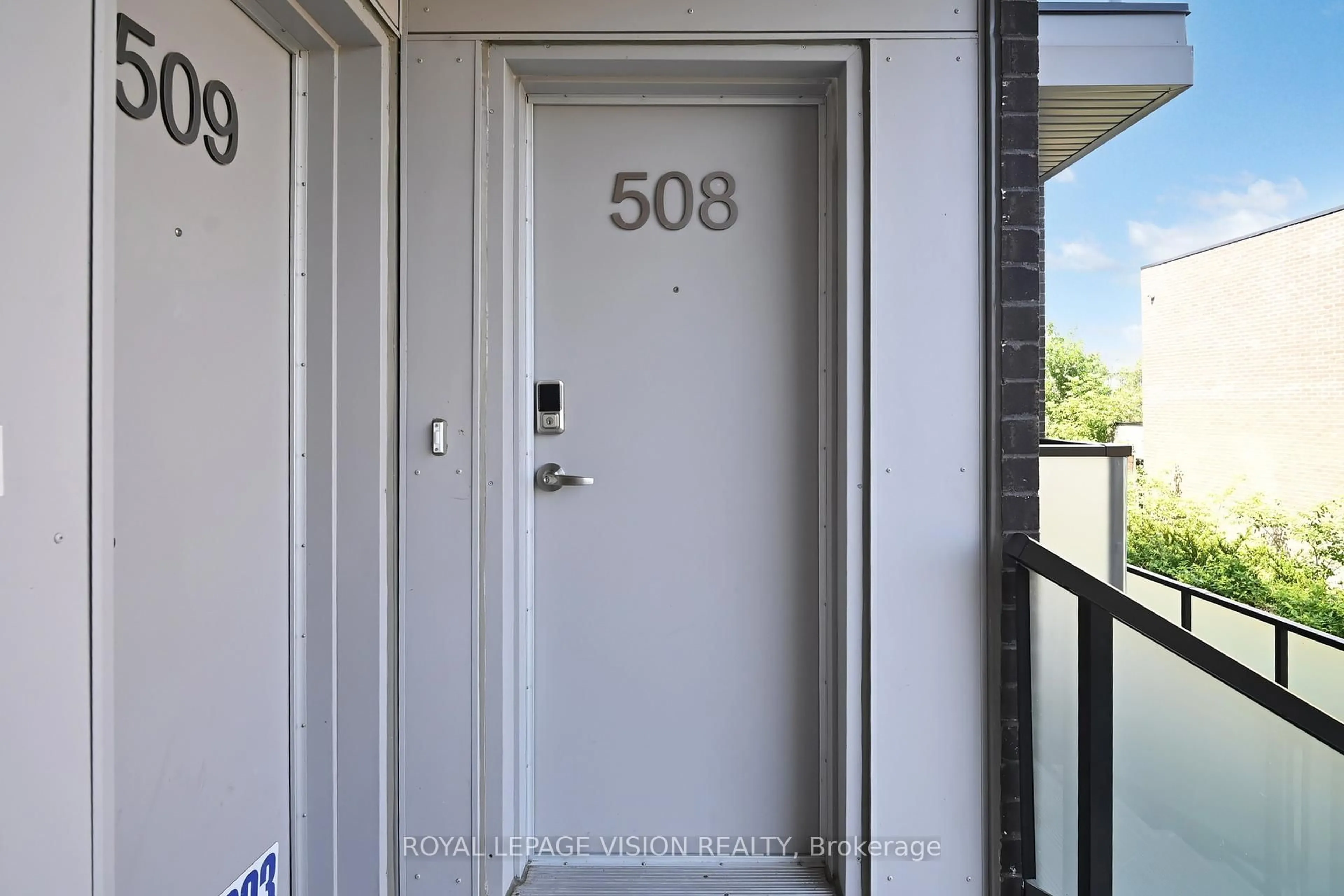 Indoor entryway for 2791 Eglinton Ave #508, Toronto Ontario M1J 0B3
