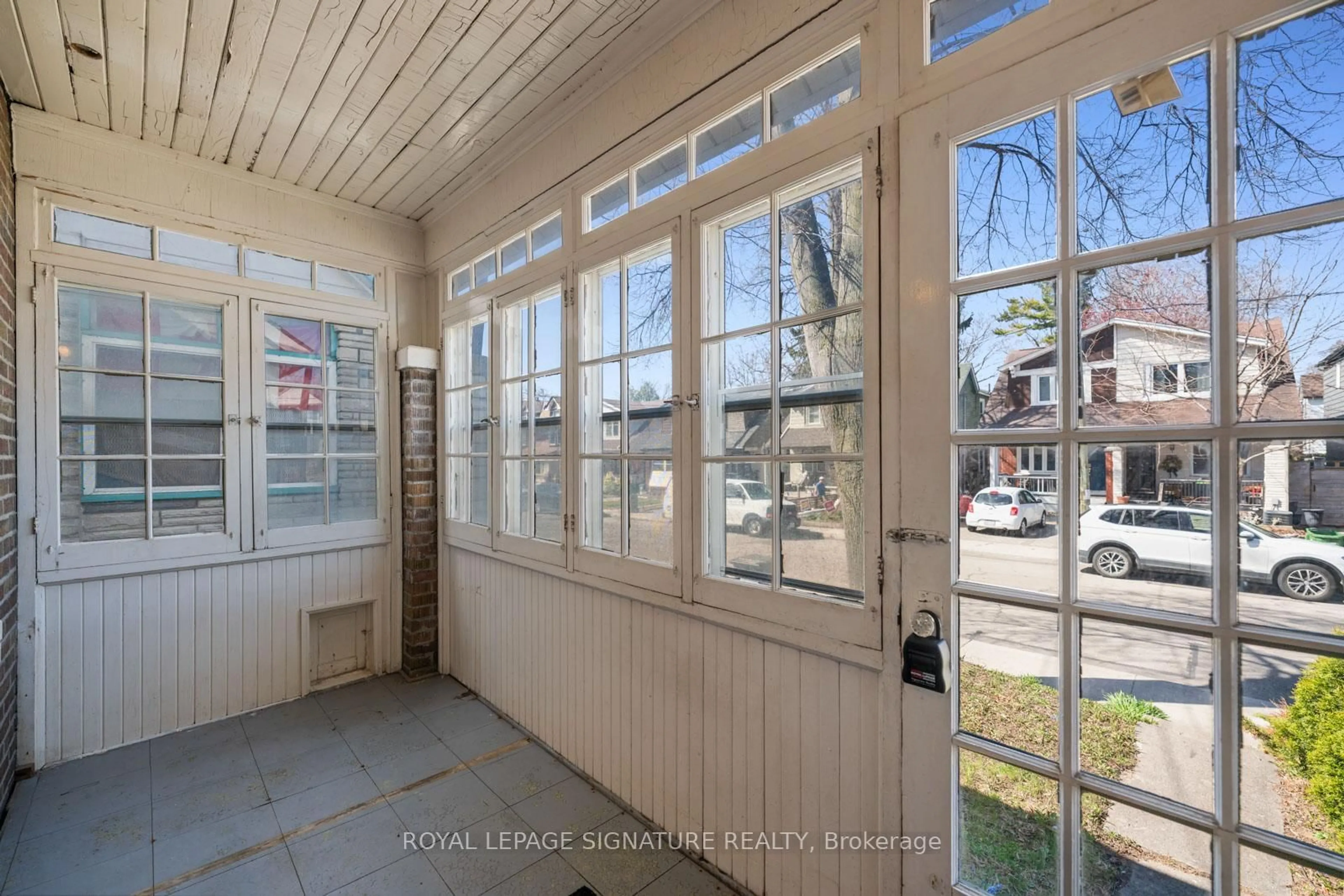 Indoor entryway for 99 Kent Rd, Toronto Ontario M4L 2X5