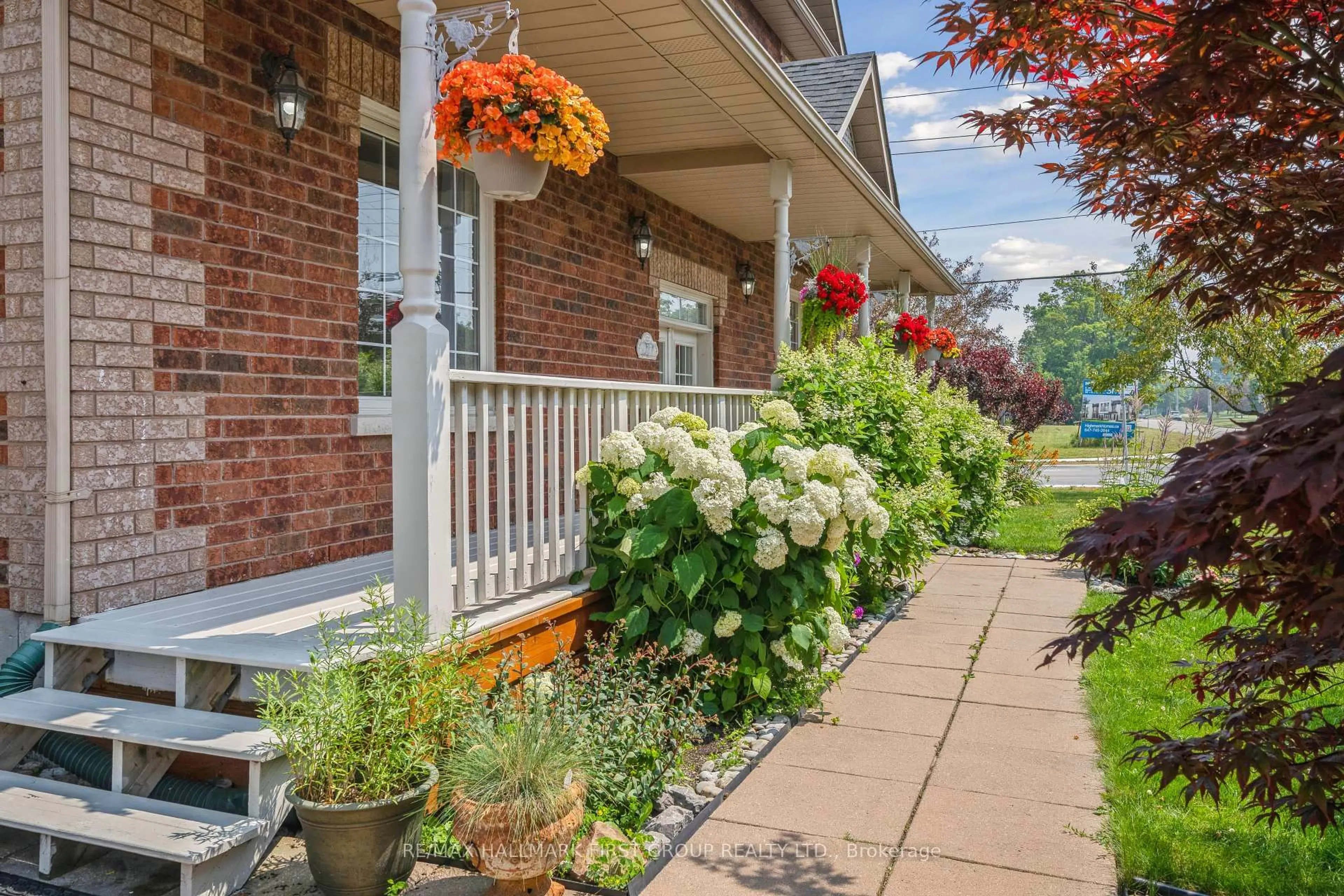 Patio, street for 937 Pickering Beach Rd, Ajax Ontario L1S 1G3