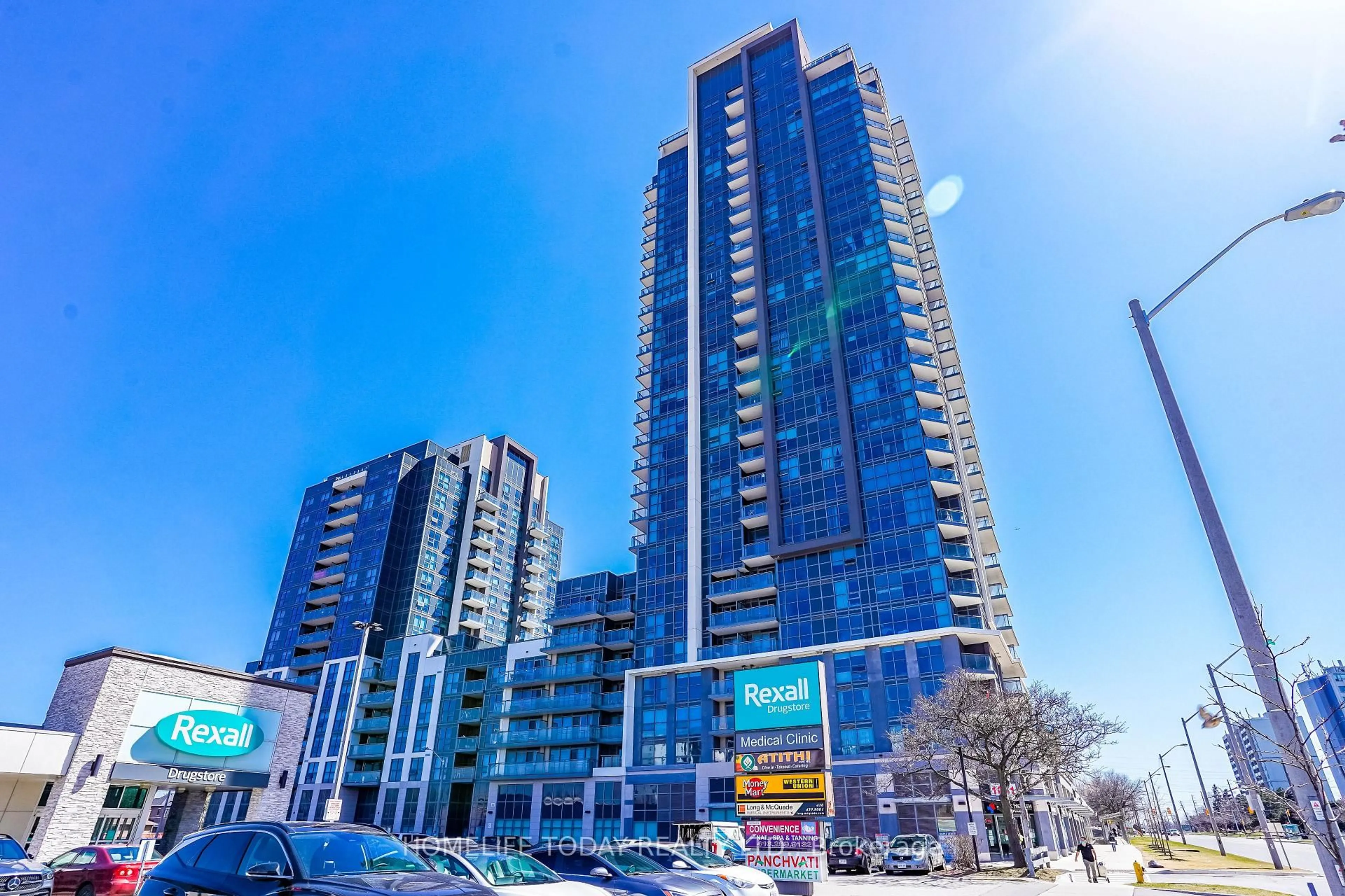 Indoor foyer for 30 Meadowglen Pl #201, Toronto Ontario M1G 0A6