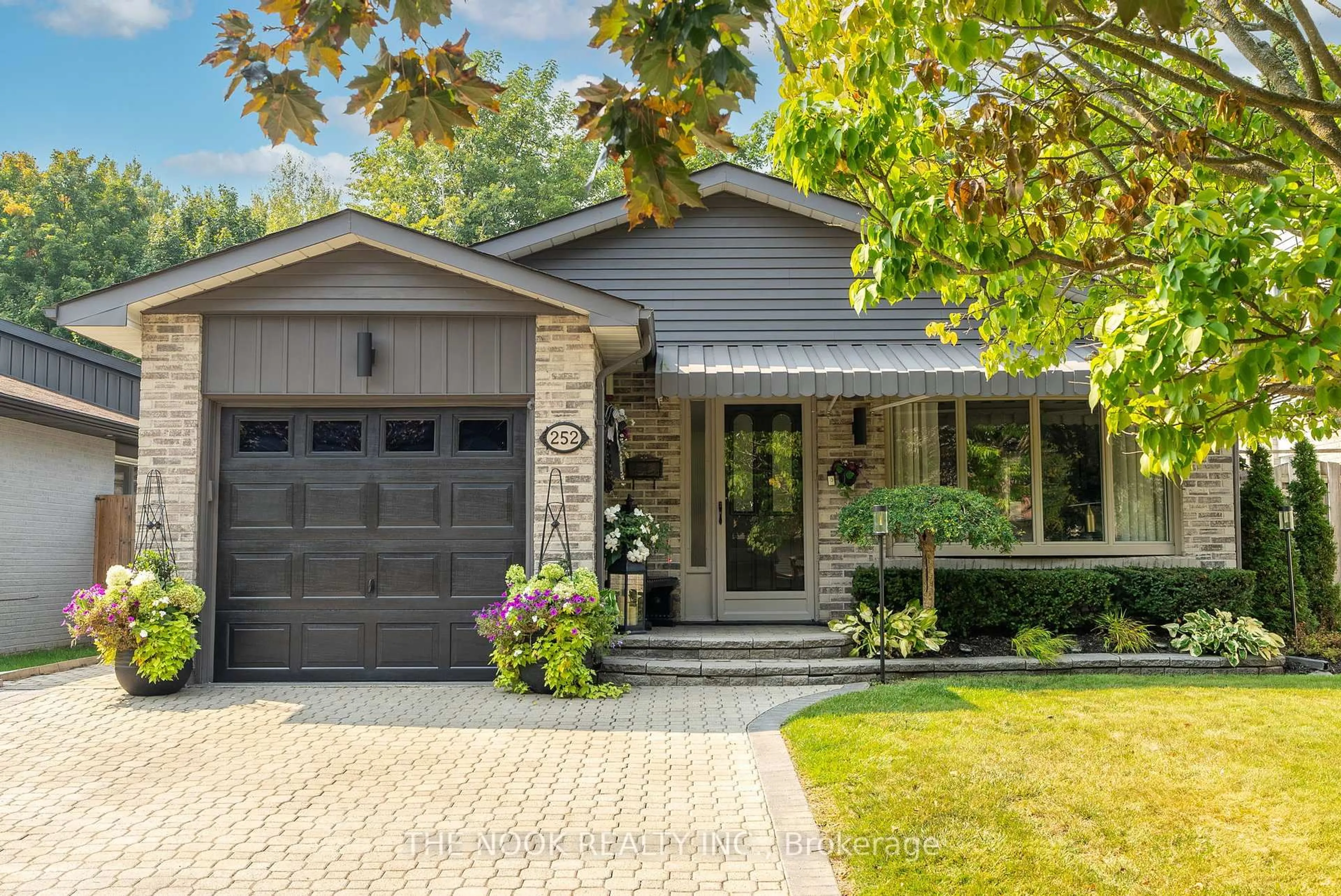 Home with brick exterior material, street for 252 Limerick St, Oshawa Ontario L1J 6K9