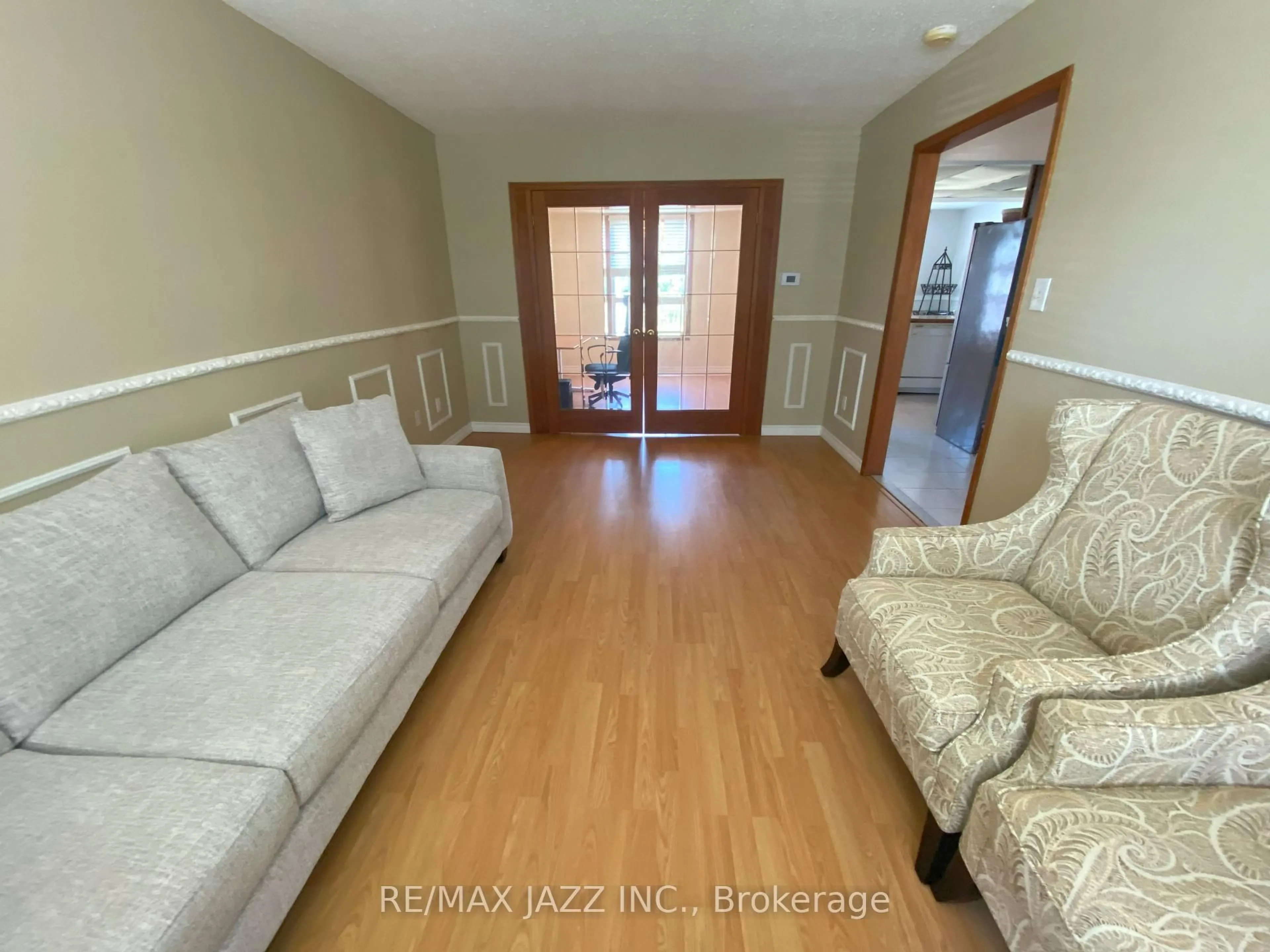Indoor entryway for 8 Cloverfield St, Clarington Ontario L1E 1K3