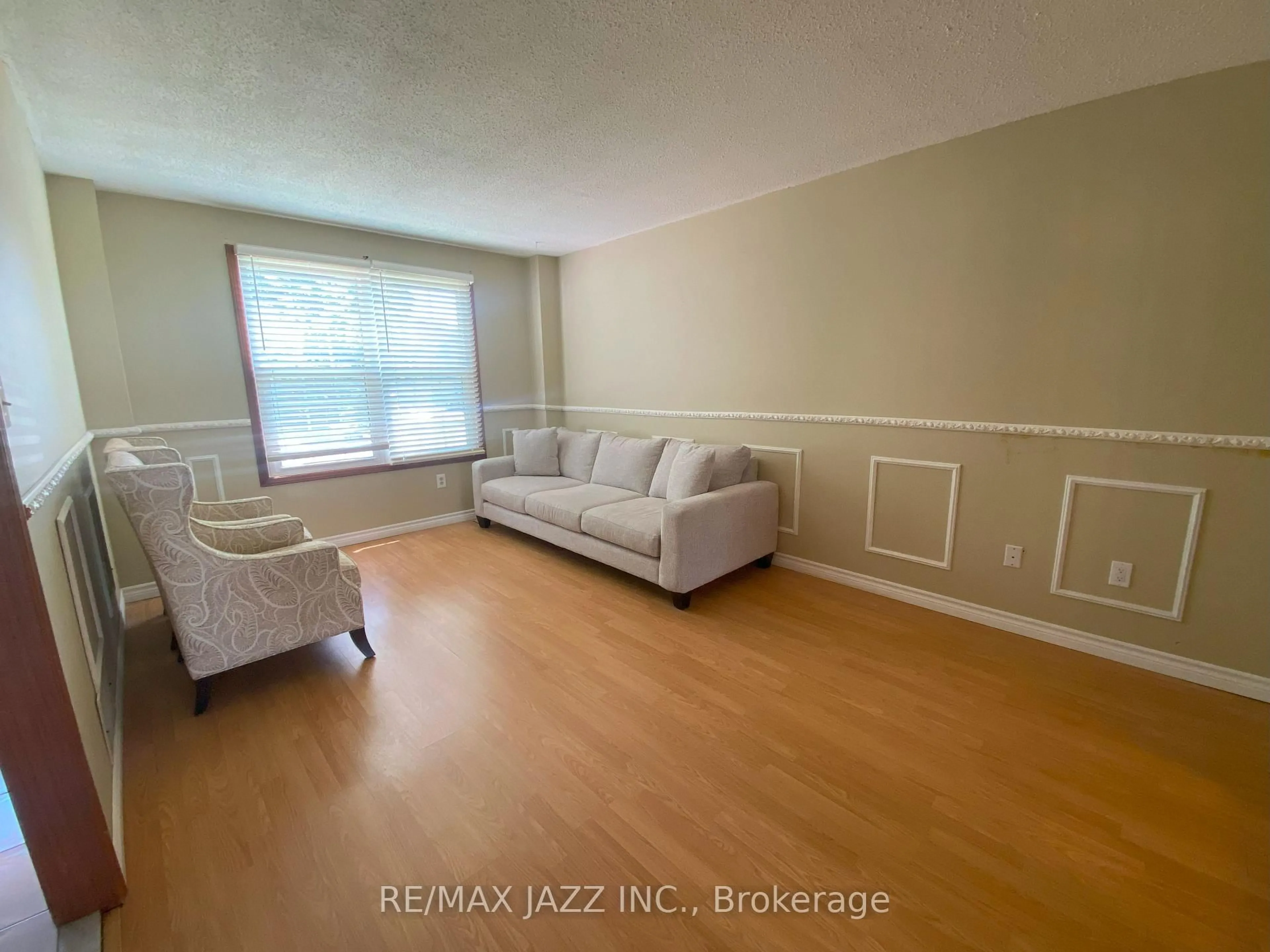 A pic of a room for 8 Cloverfield St, Clarington Ontario L1E 1K3