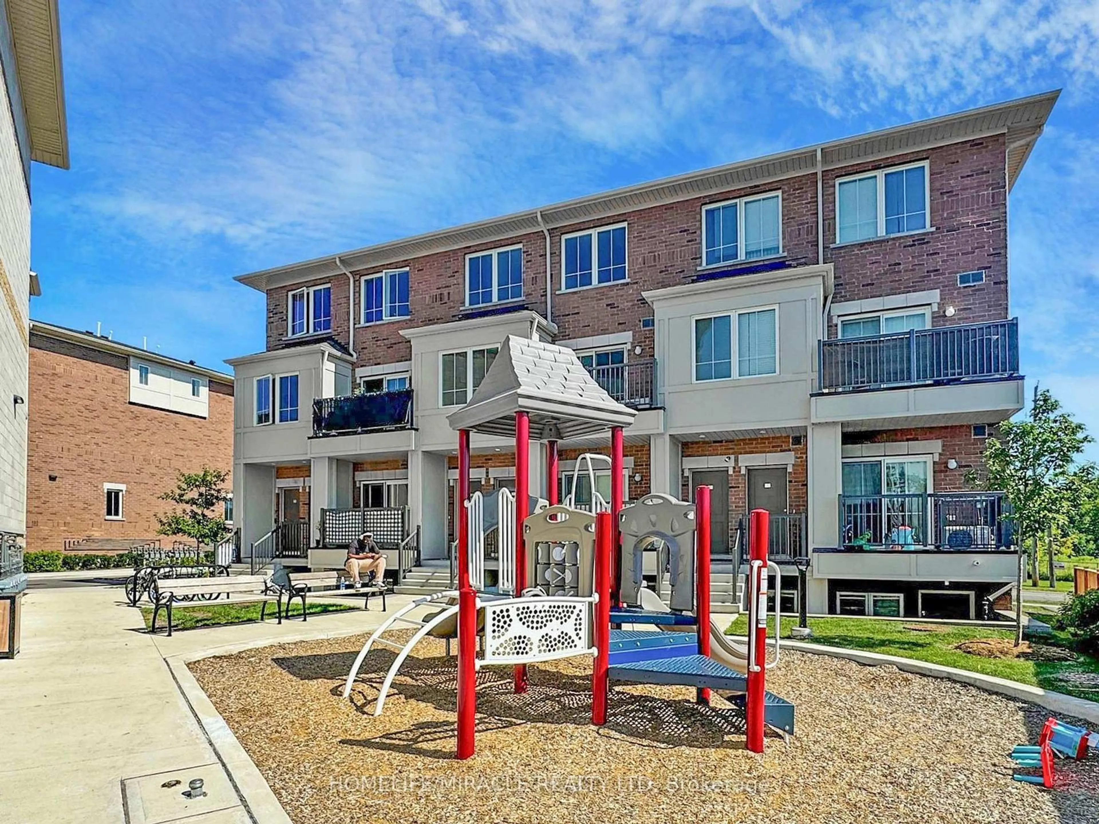 Patio, building for 490 Beresford Path #12, Oshawa Ontario L1H 0B2
