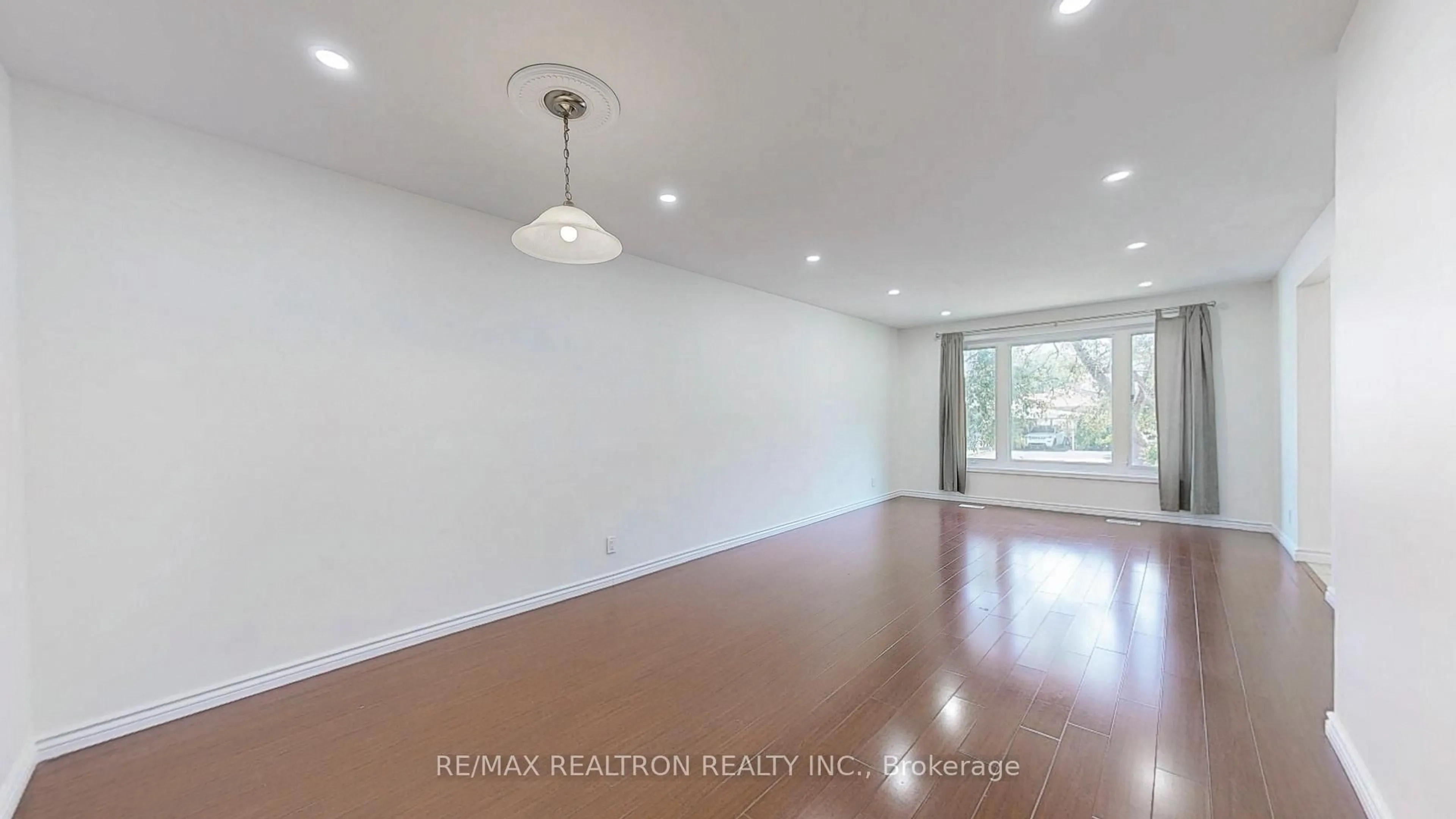 A pic of a room for 1356 Tatra Dr, Pickering Ontario L1W 1K6