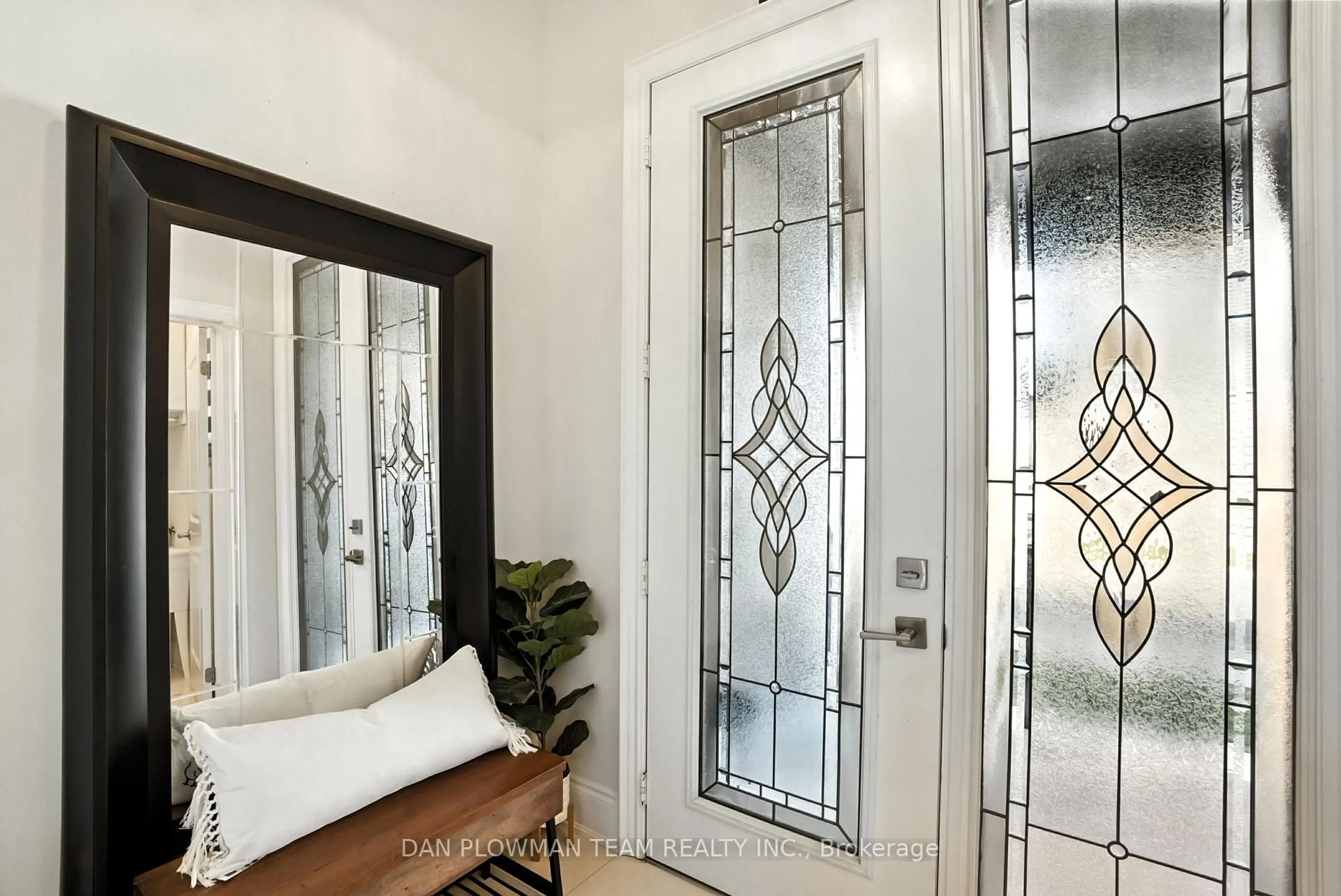 Indoor entryway for 6703 Thickson Rd, Whitby Ontario L1M 0M3