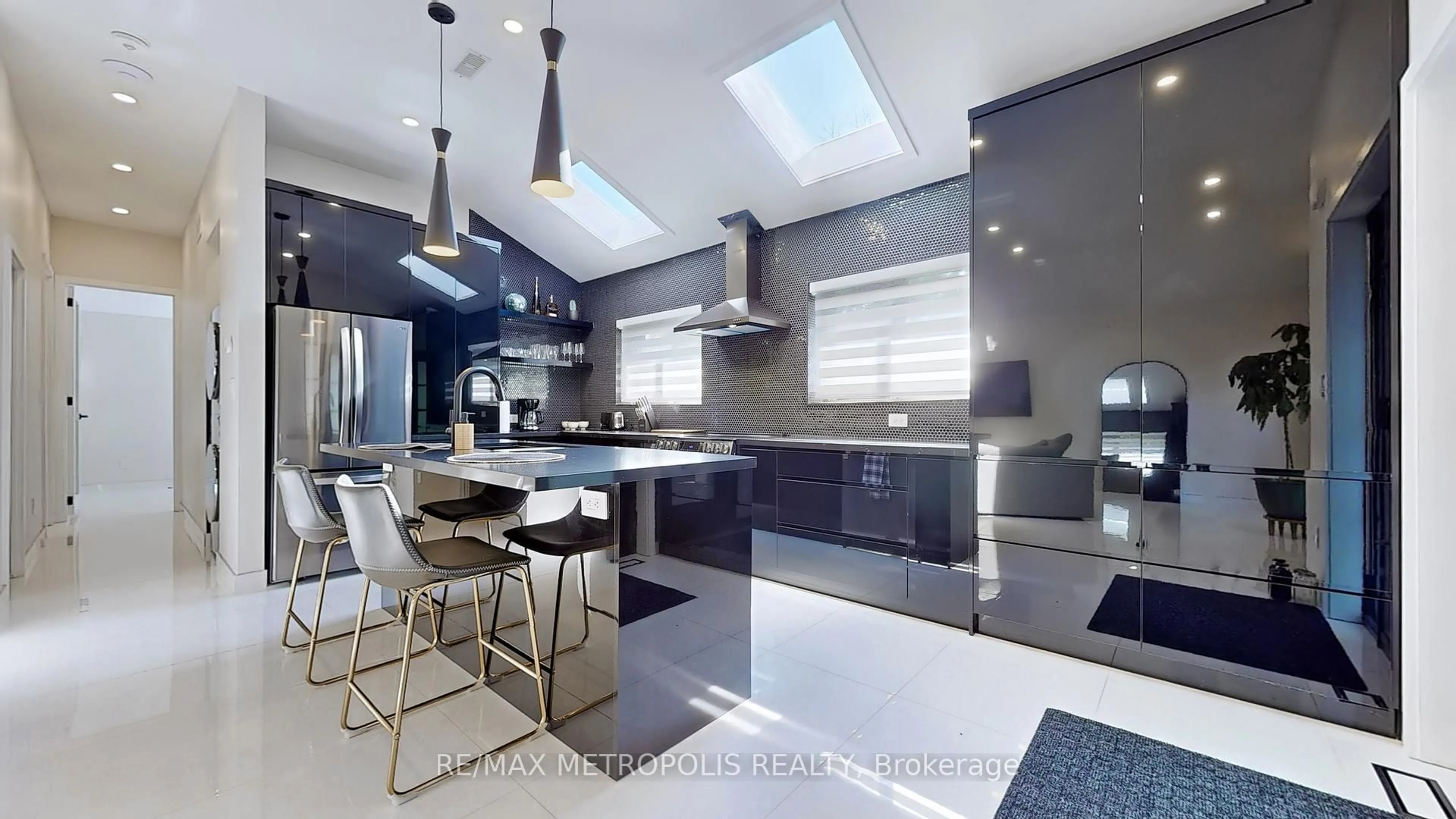 Contemporary kitchen, ceramic/tile floor for 640 Lansdowne Dr, Oshawa Ontario L1G 1W4