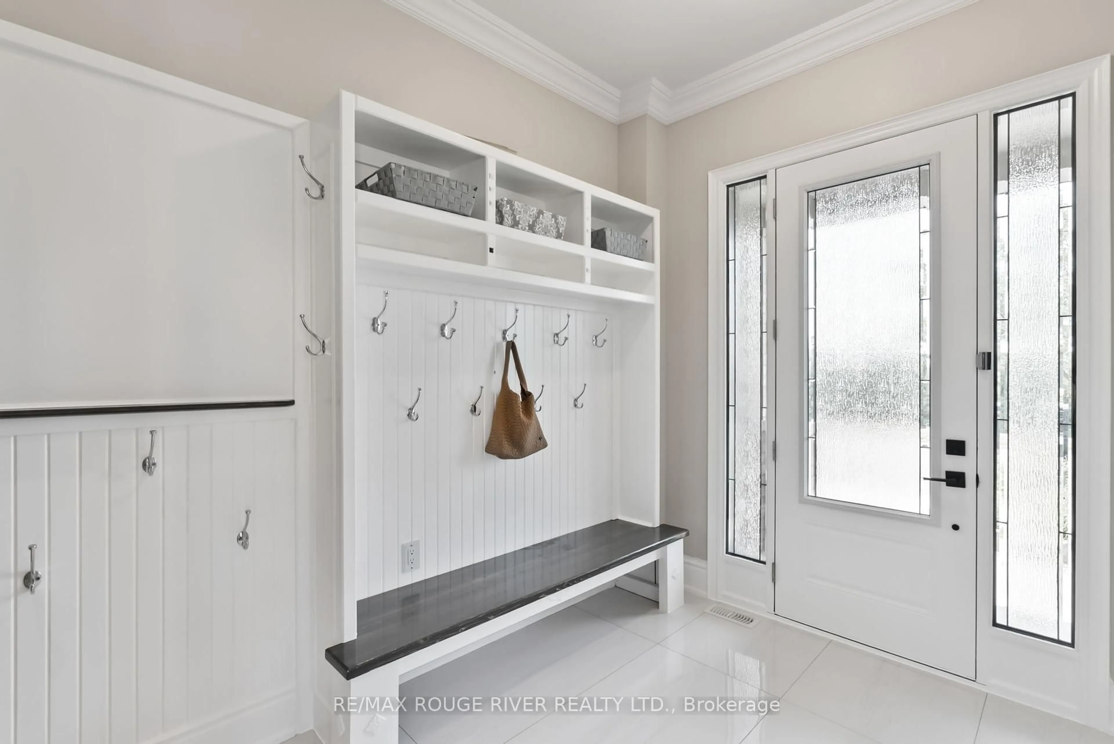 Indoor entryway for 1 Lancewood Dr, Whitby Ontario L1R 0N4