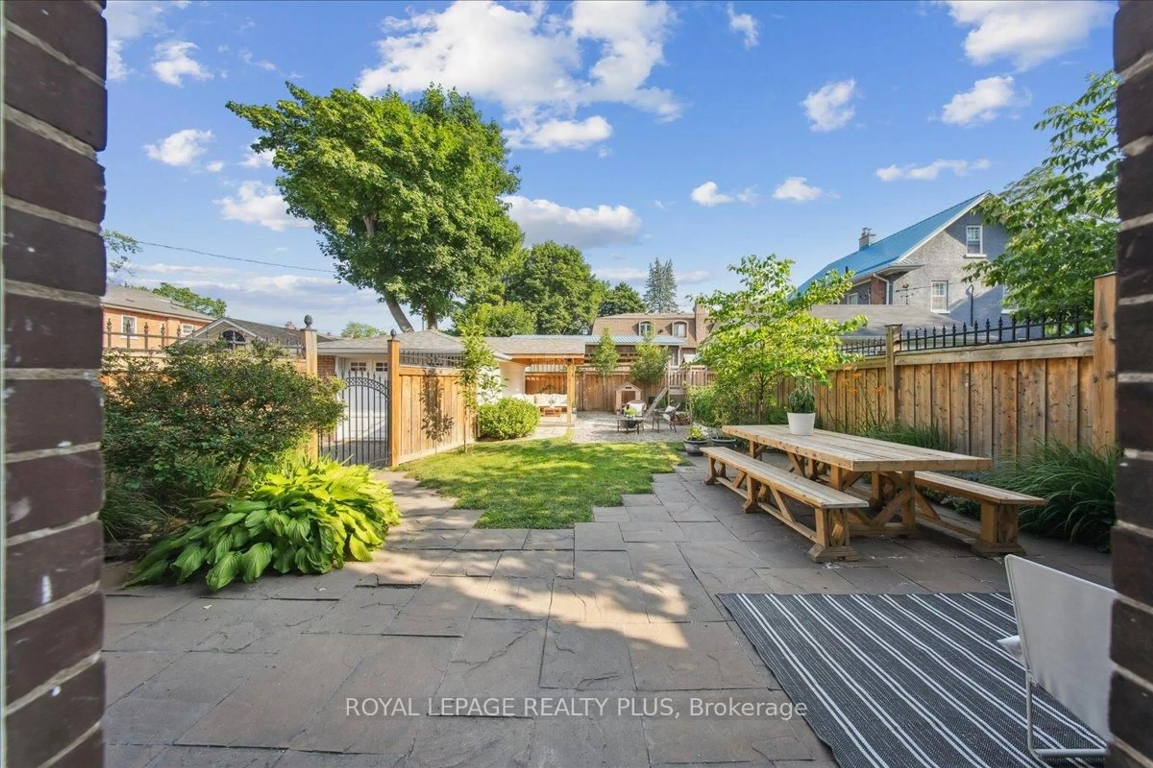 Patio, street for 11 Connaught St, Oshawa Ontario L1G 2G8