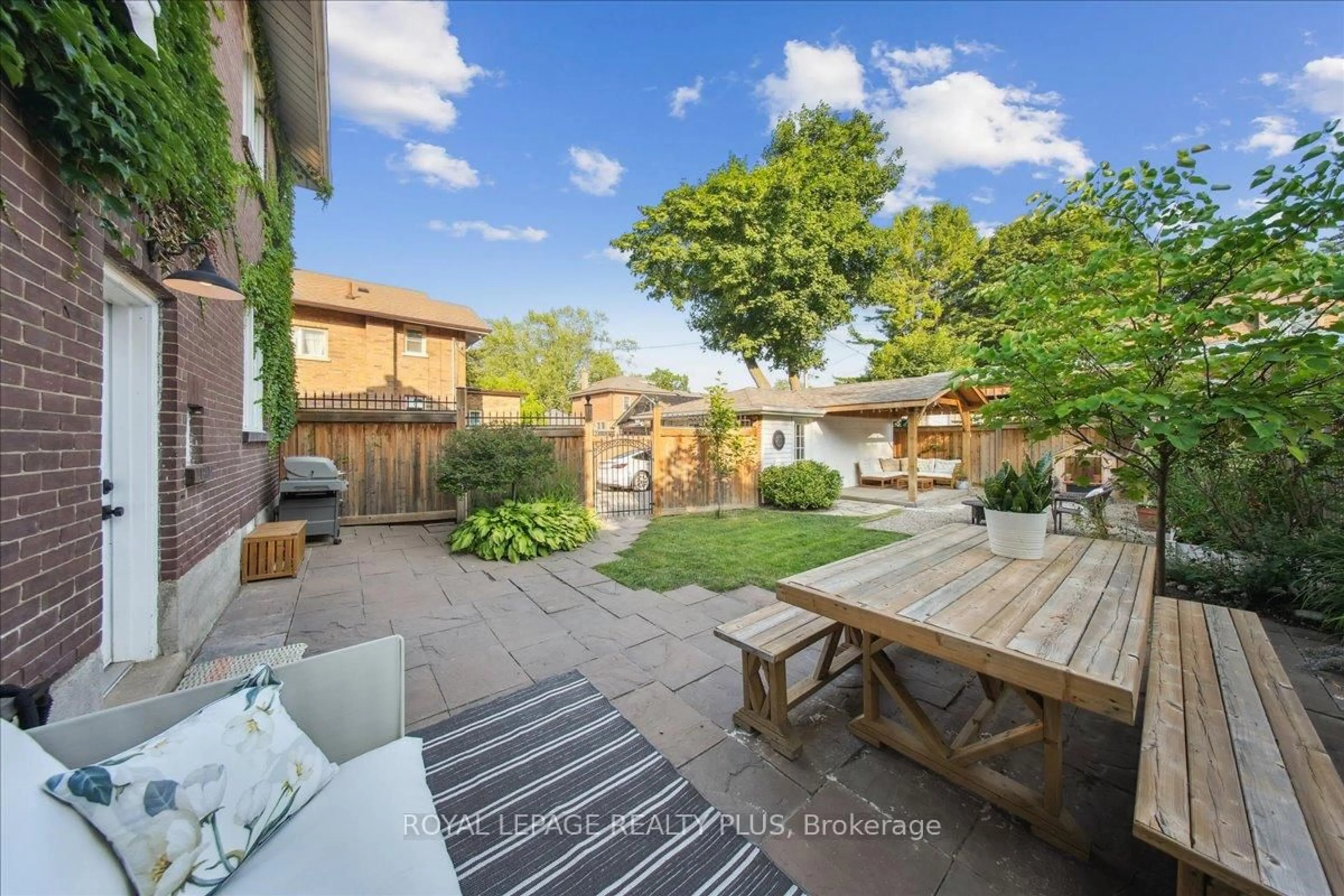 Patio, street for 11 Connaught St, Oshawa Ontario L1G 2G8