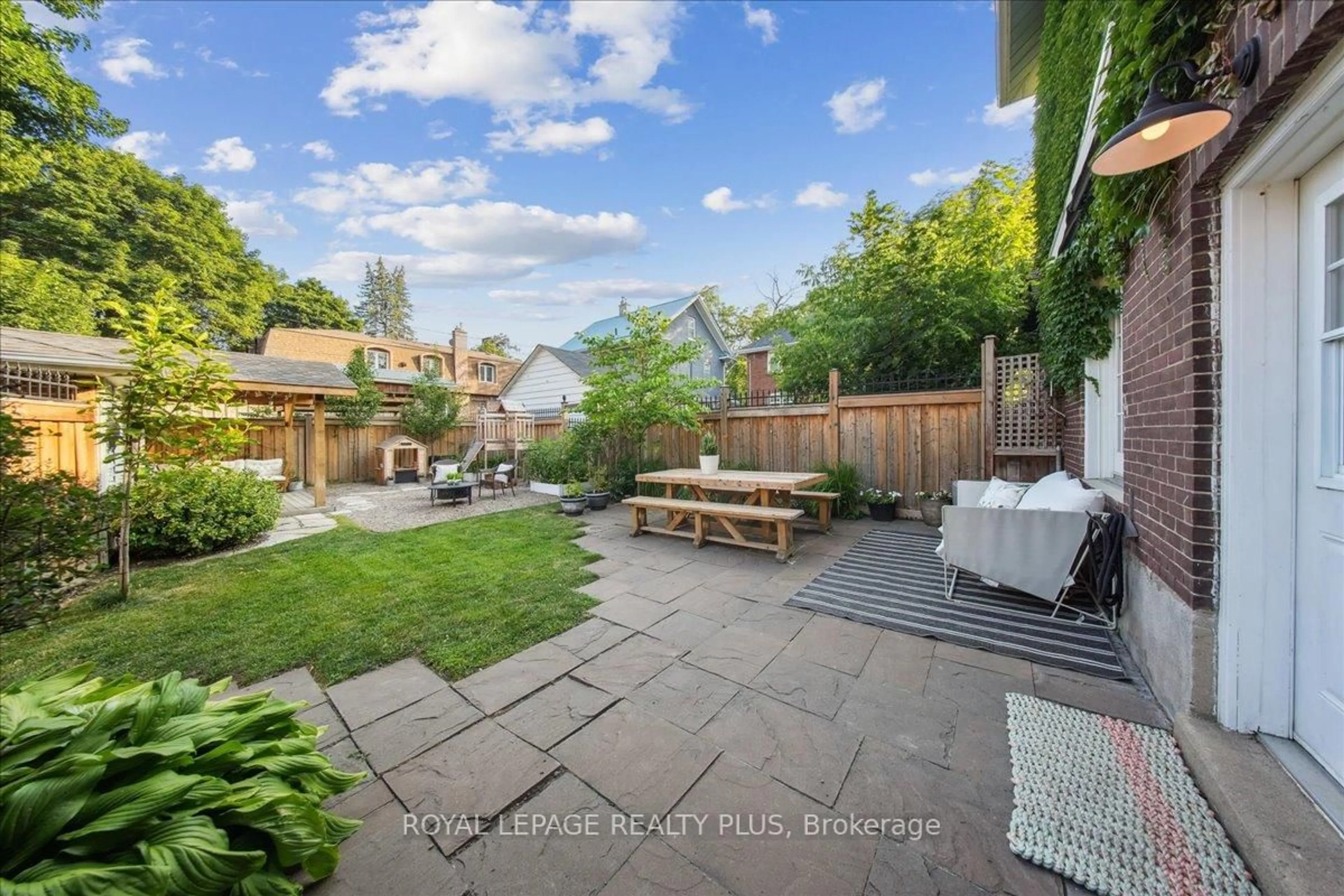 Patio, street for 11 Connaught St, Oshawa Ontario L1G 2G8