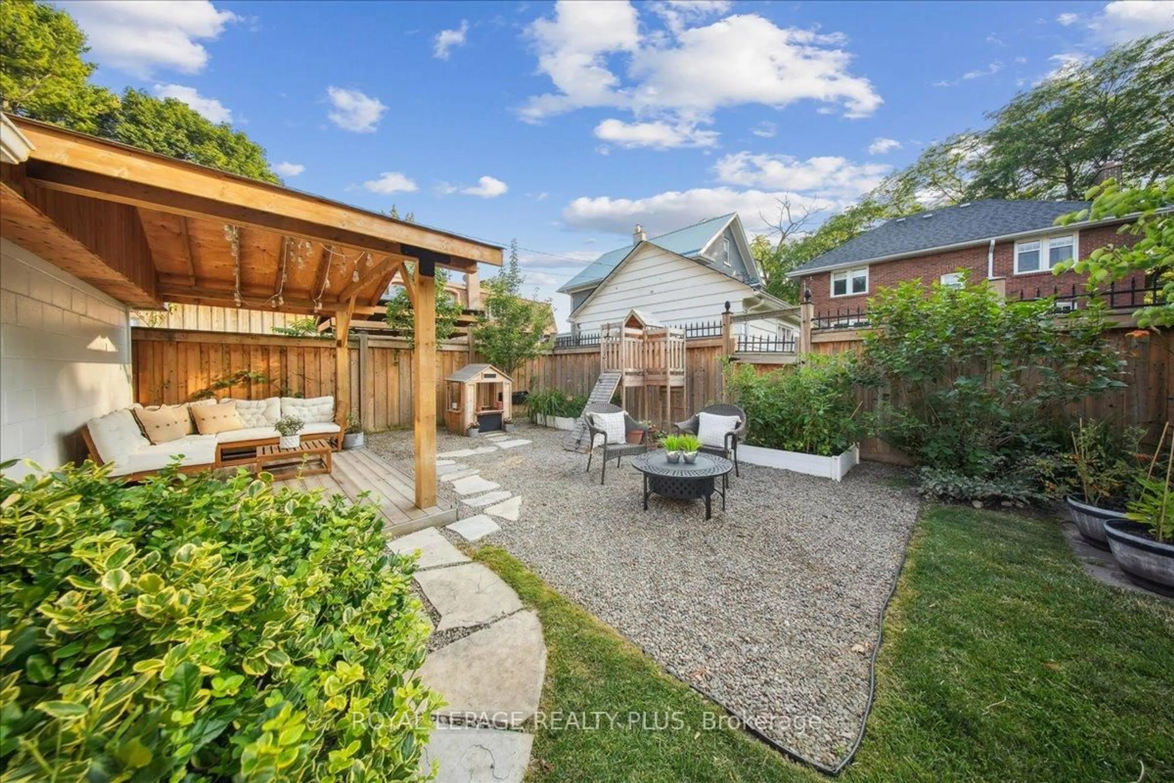 Patio, street for 11 Connaught St, Oshawa Ontario L1G 2G8