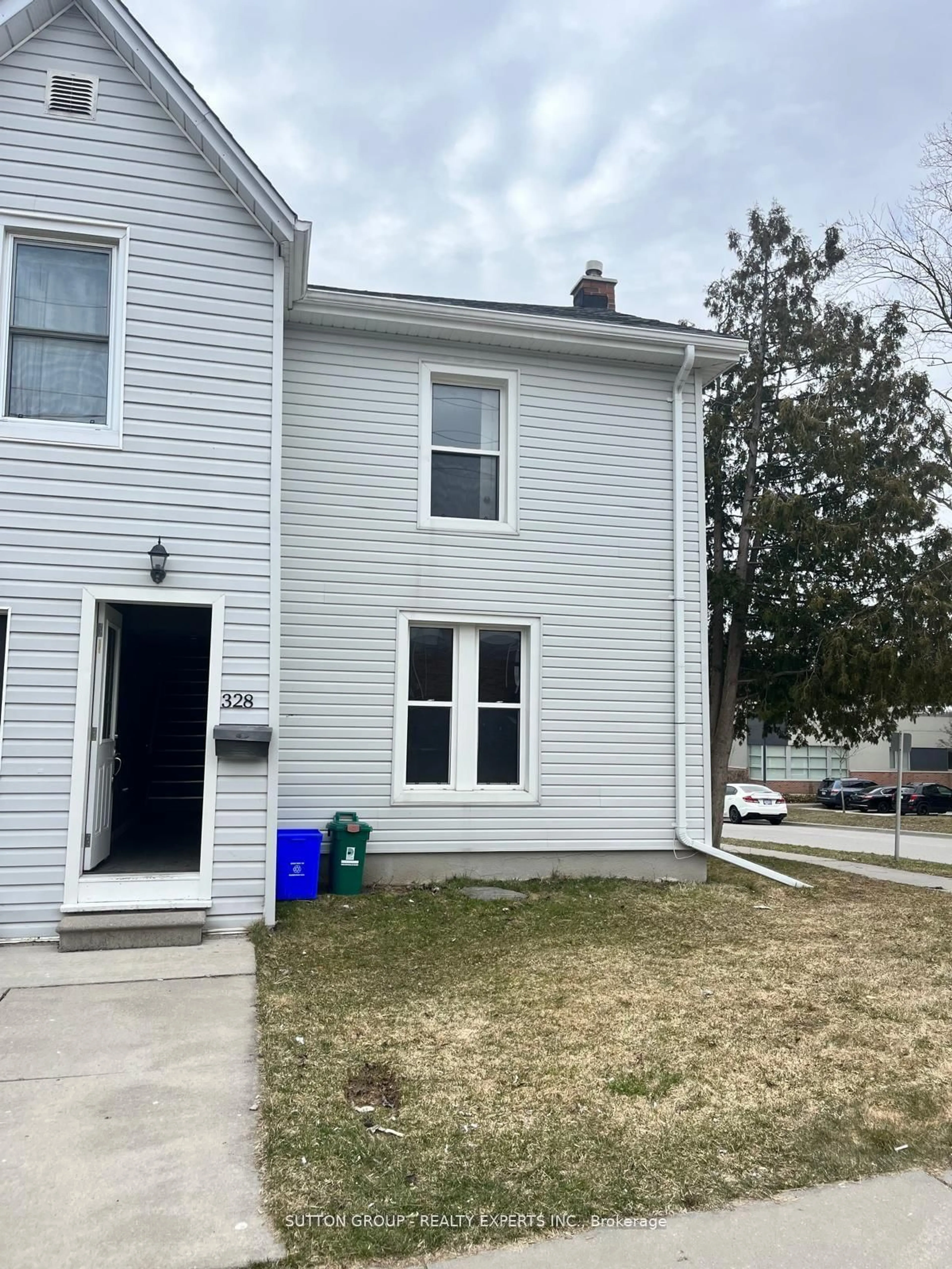 Home with vinyl exterior material, unknown for 328 Centre St, Oshawa Ontario L1H 4B5