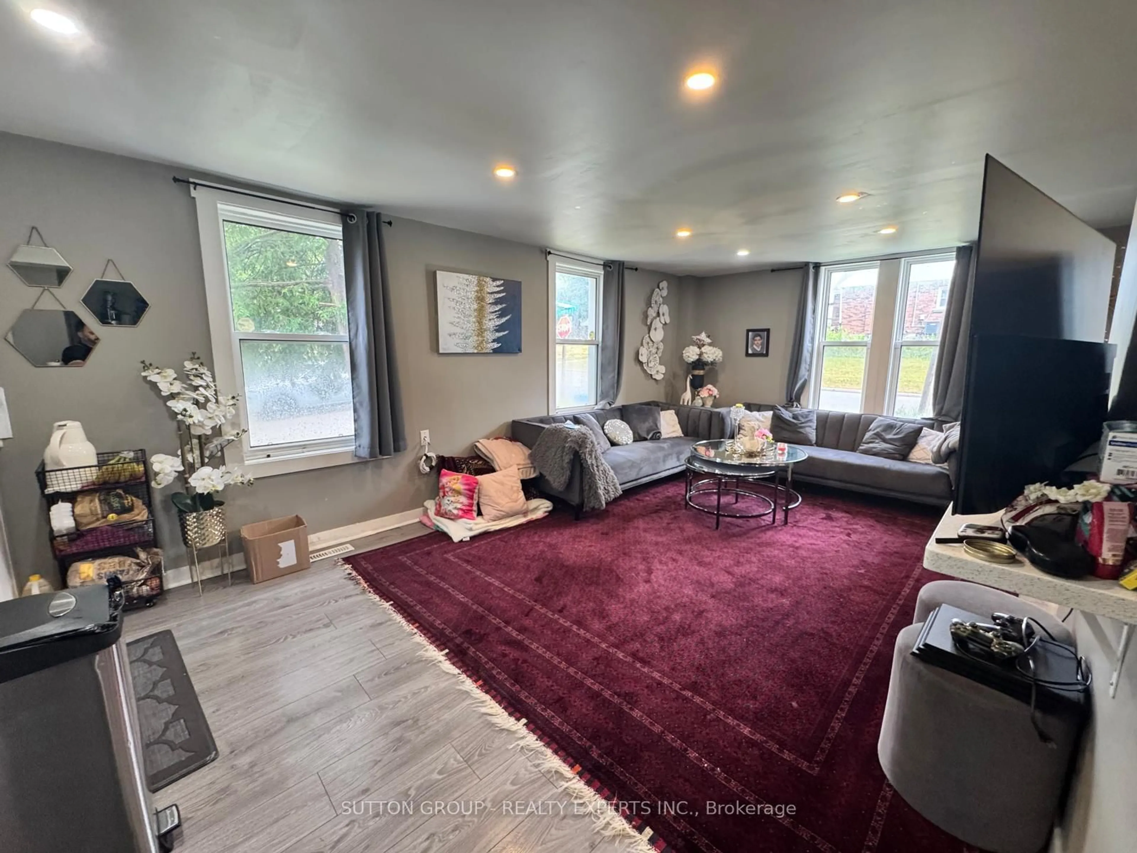 Living room with furniture, unknown for 328 Centre St, Oshawa Ontario L1H 4B5