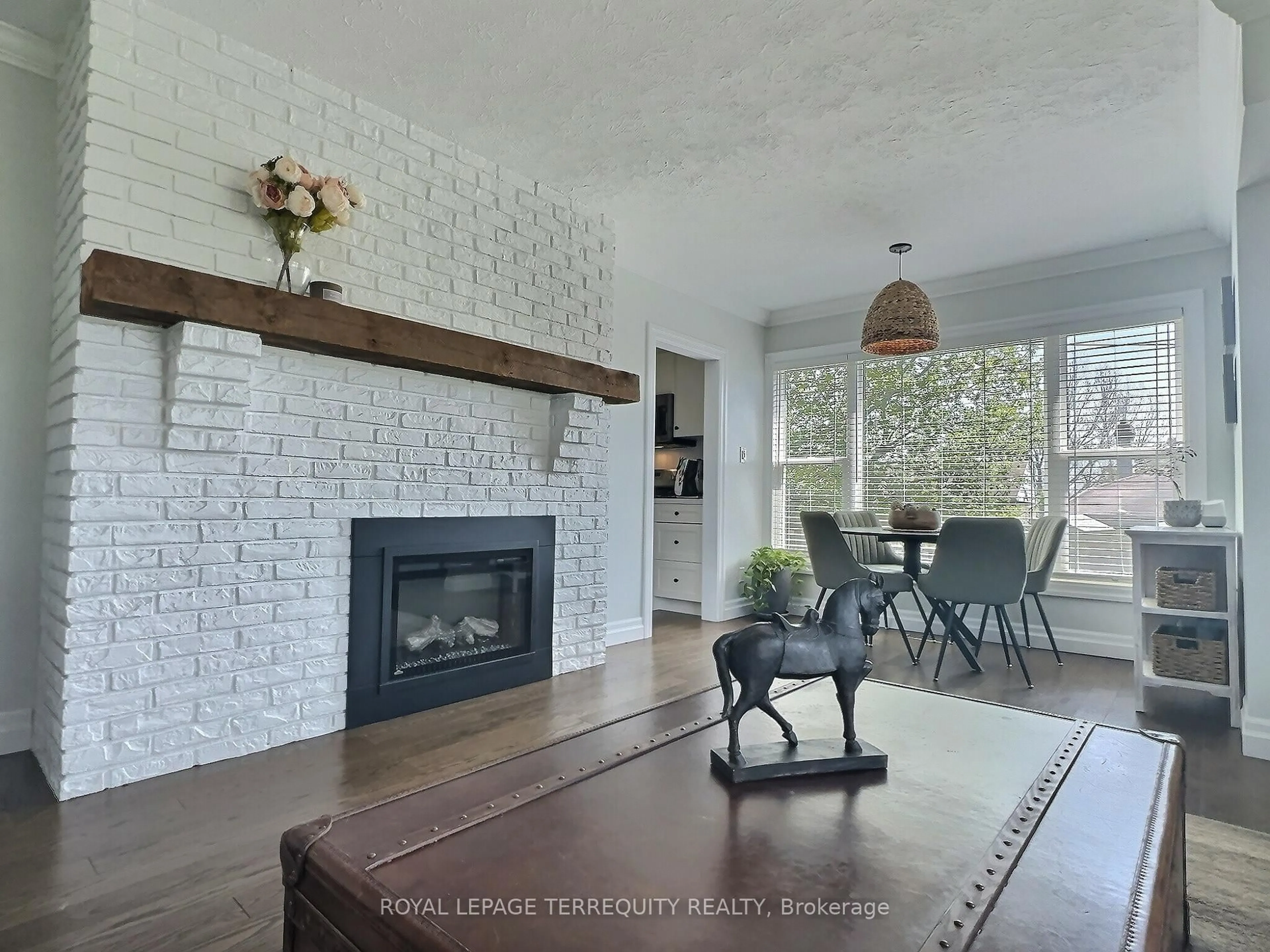 Living room with furniture, unknown for 1289 Wecker Dr, Oshawa Ontario L1J 3P6