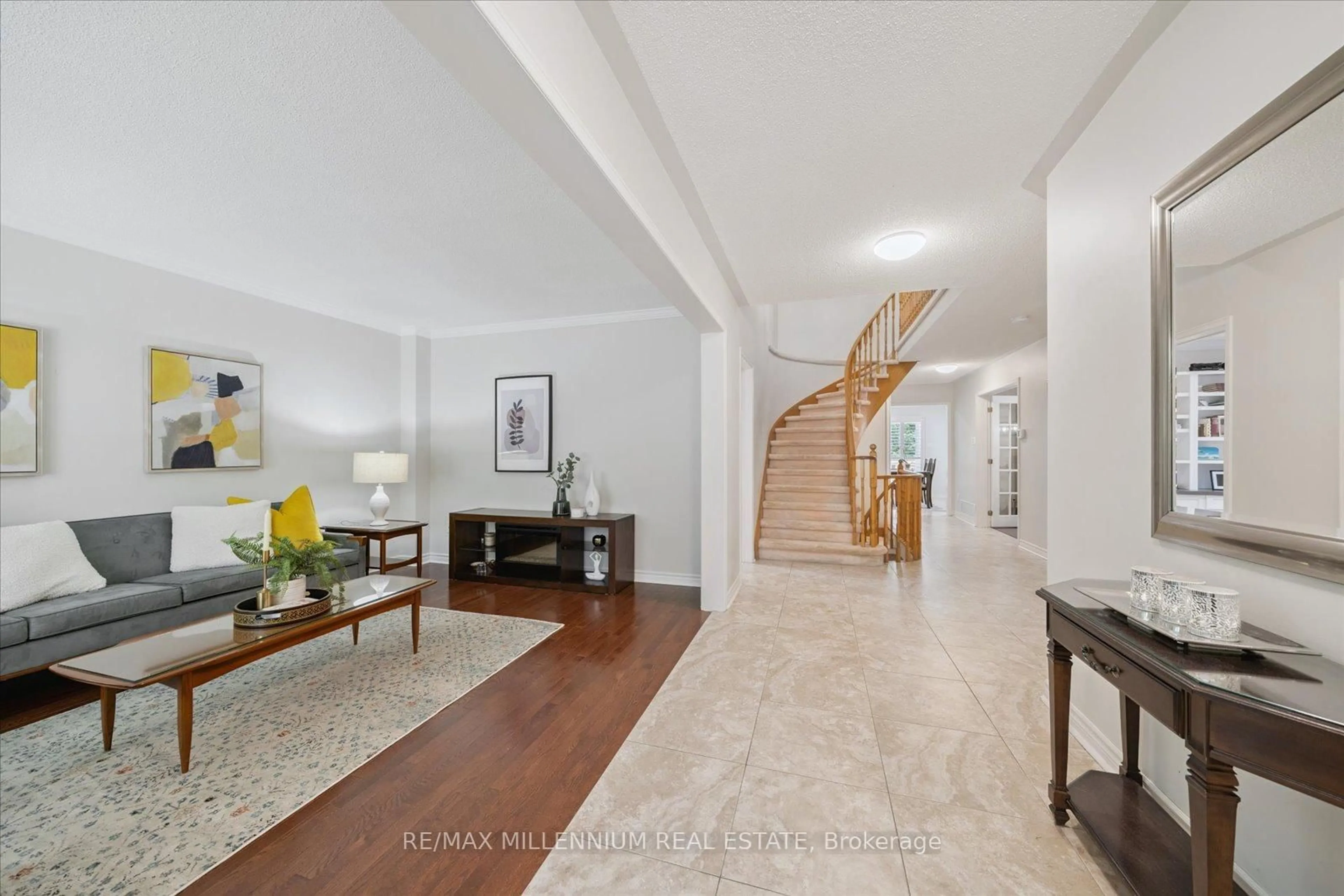 Indoor foyer for 237 Glenabbey Dr, Clarington Ontario L1E 2V2