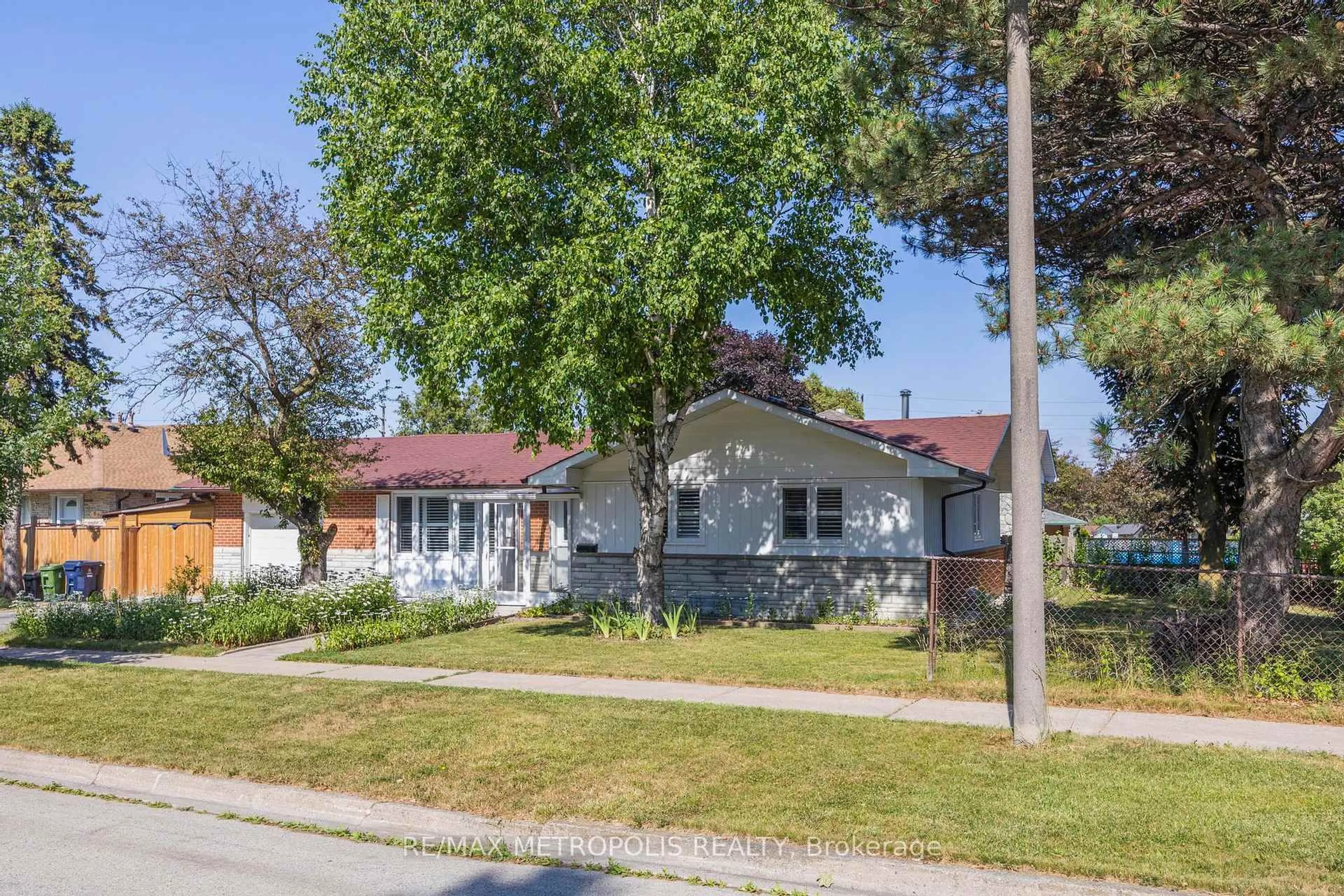Home with brick exterior material, street for 70 Sunderland Cres, Toronto Ontario M1H 2V3