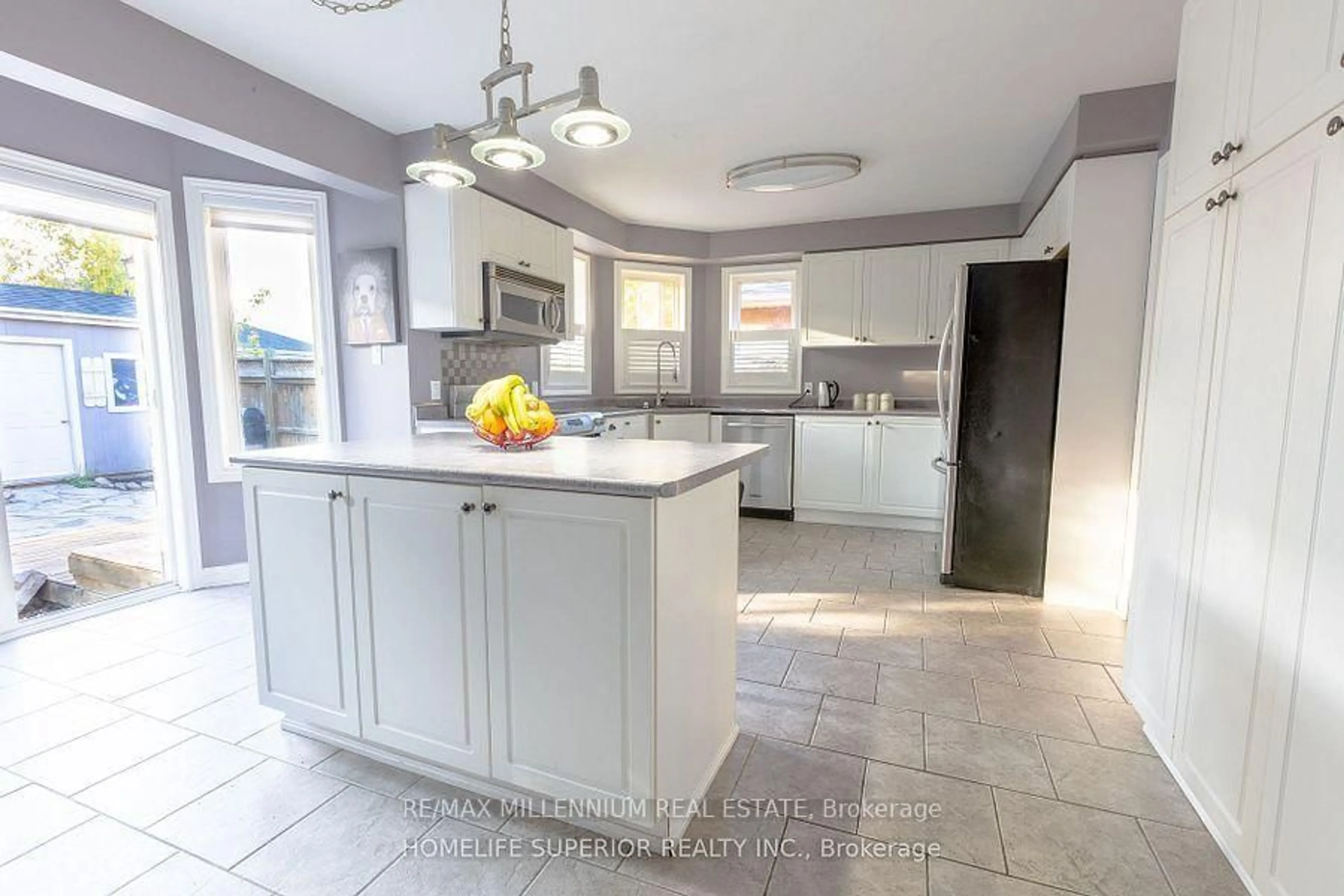 Open concept kitchen, ceramic/tile floor for 94 Niagara Dr, Oshawa Ontario L1G 8A5