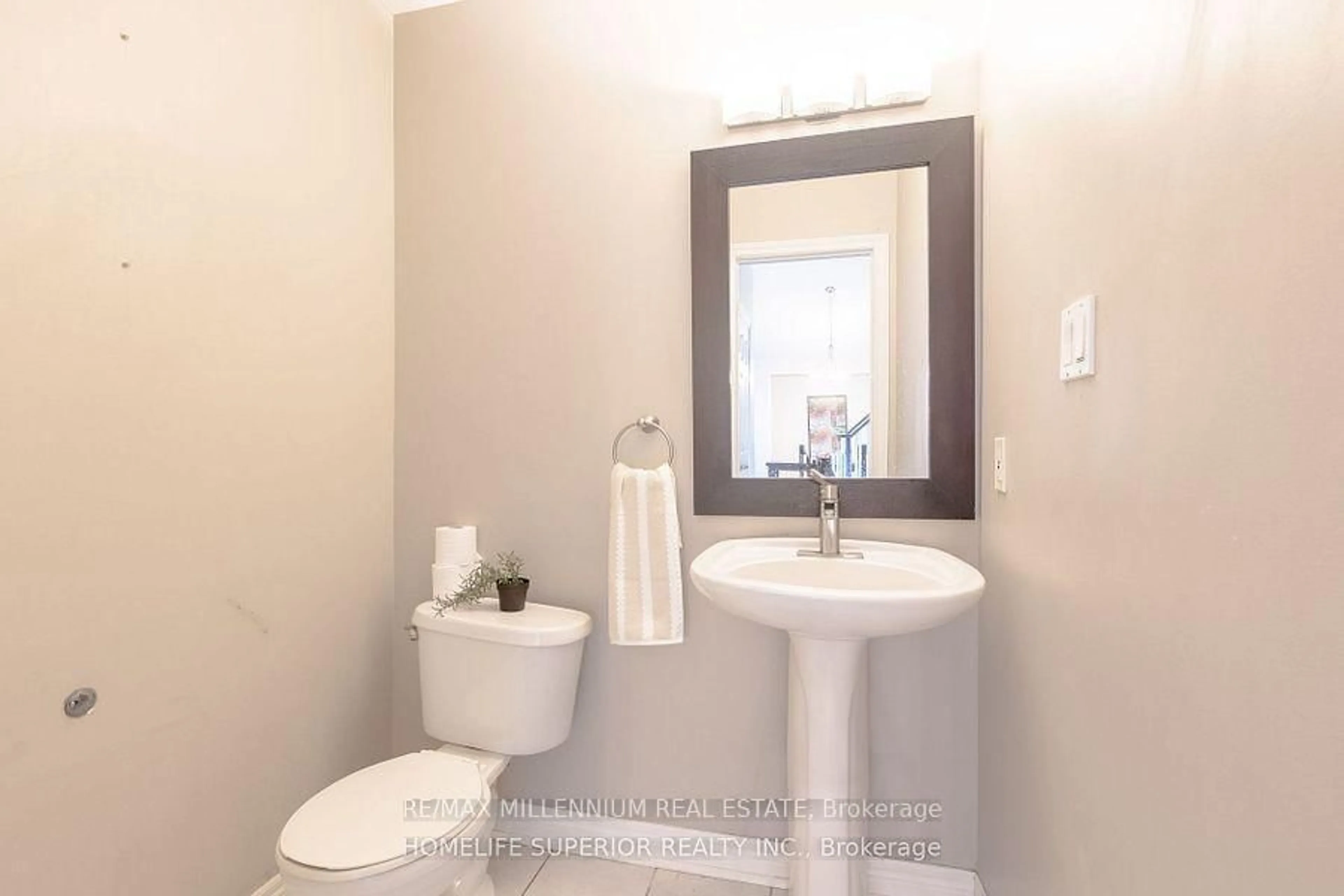 Standard bathroom, unknown for 94 Niagara Dr, Oshawa Ontario L1G 8A5