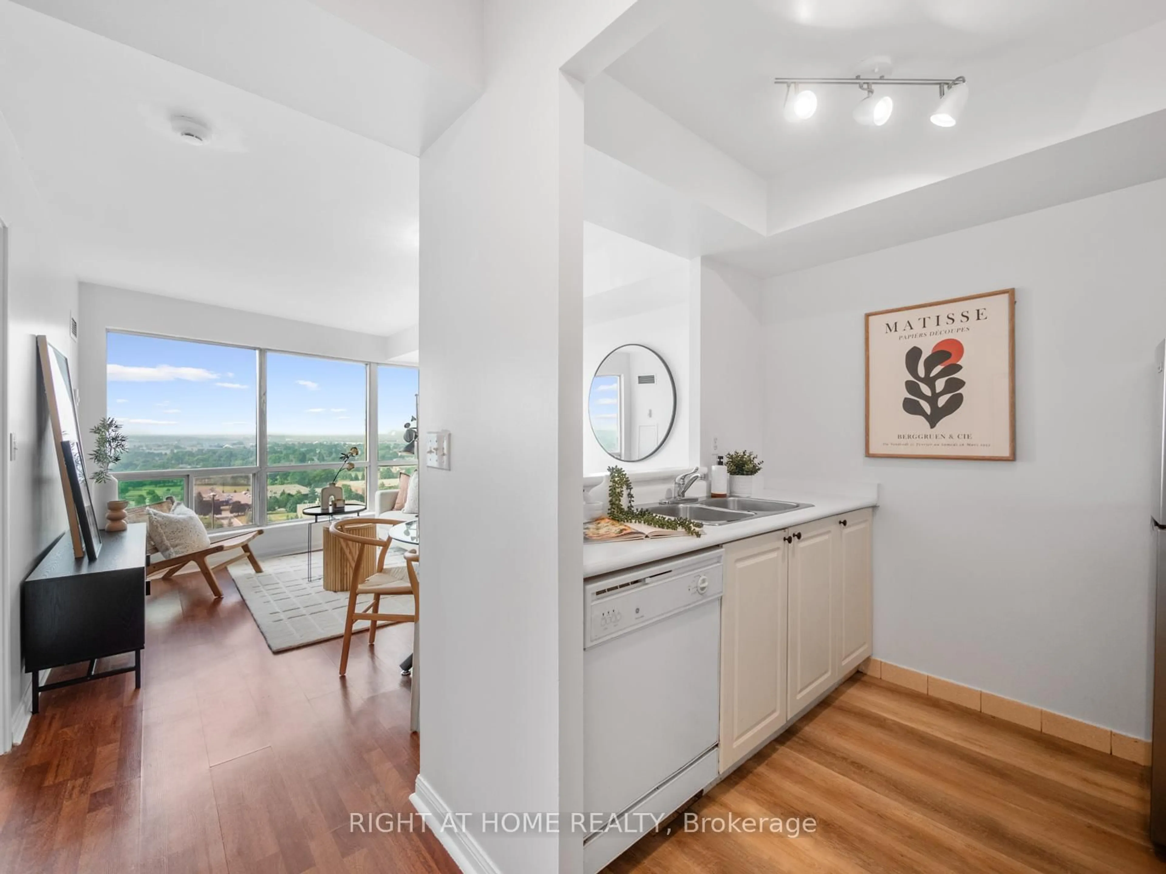 Open concept kitchen, unknown for 18 Lee Centre Dr #2013, Toronto Ontario M1H 3H5