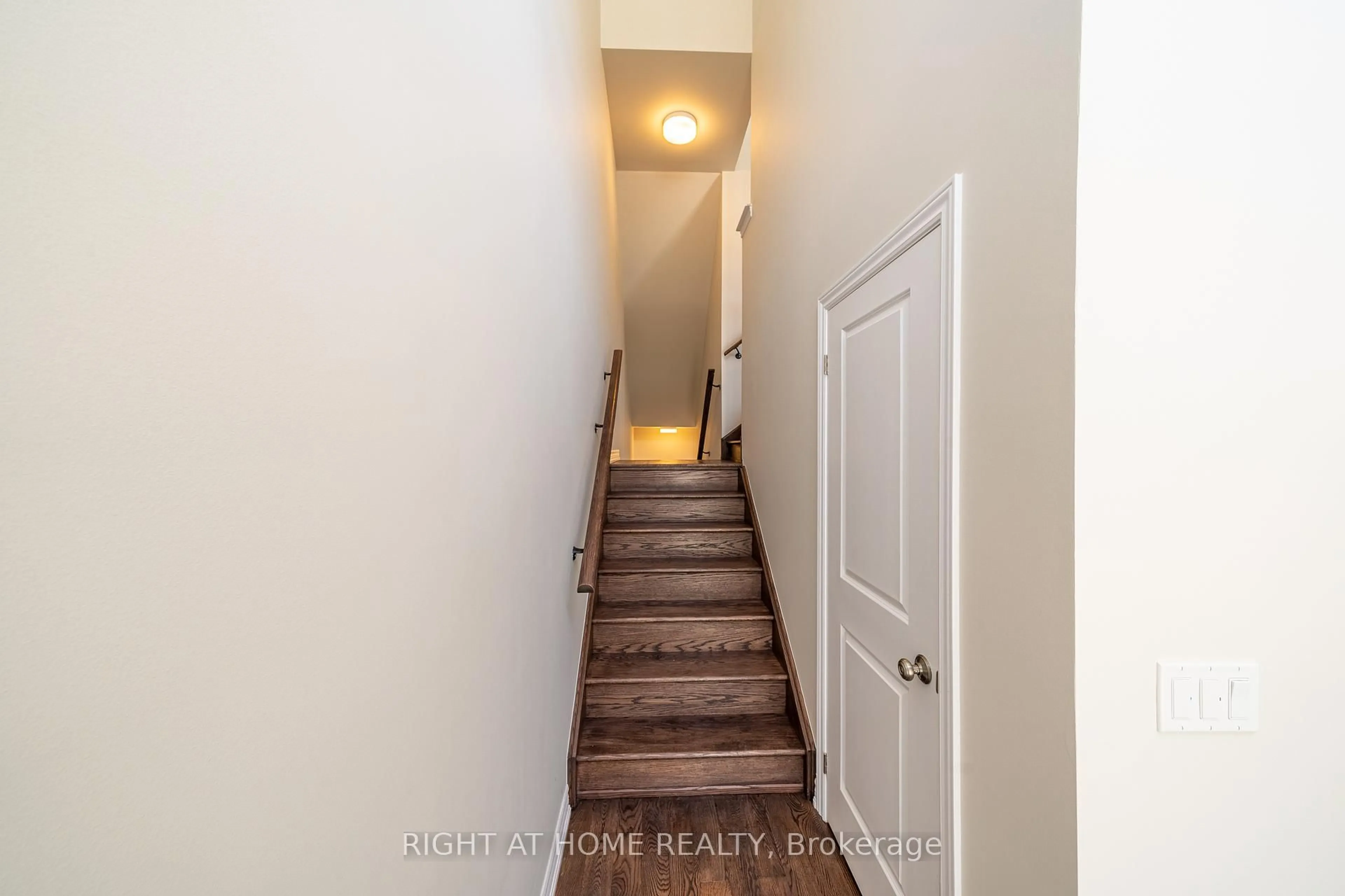 Indoor entryway for 56 Douet Lane, Ajax Ontario L1Z 0V4