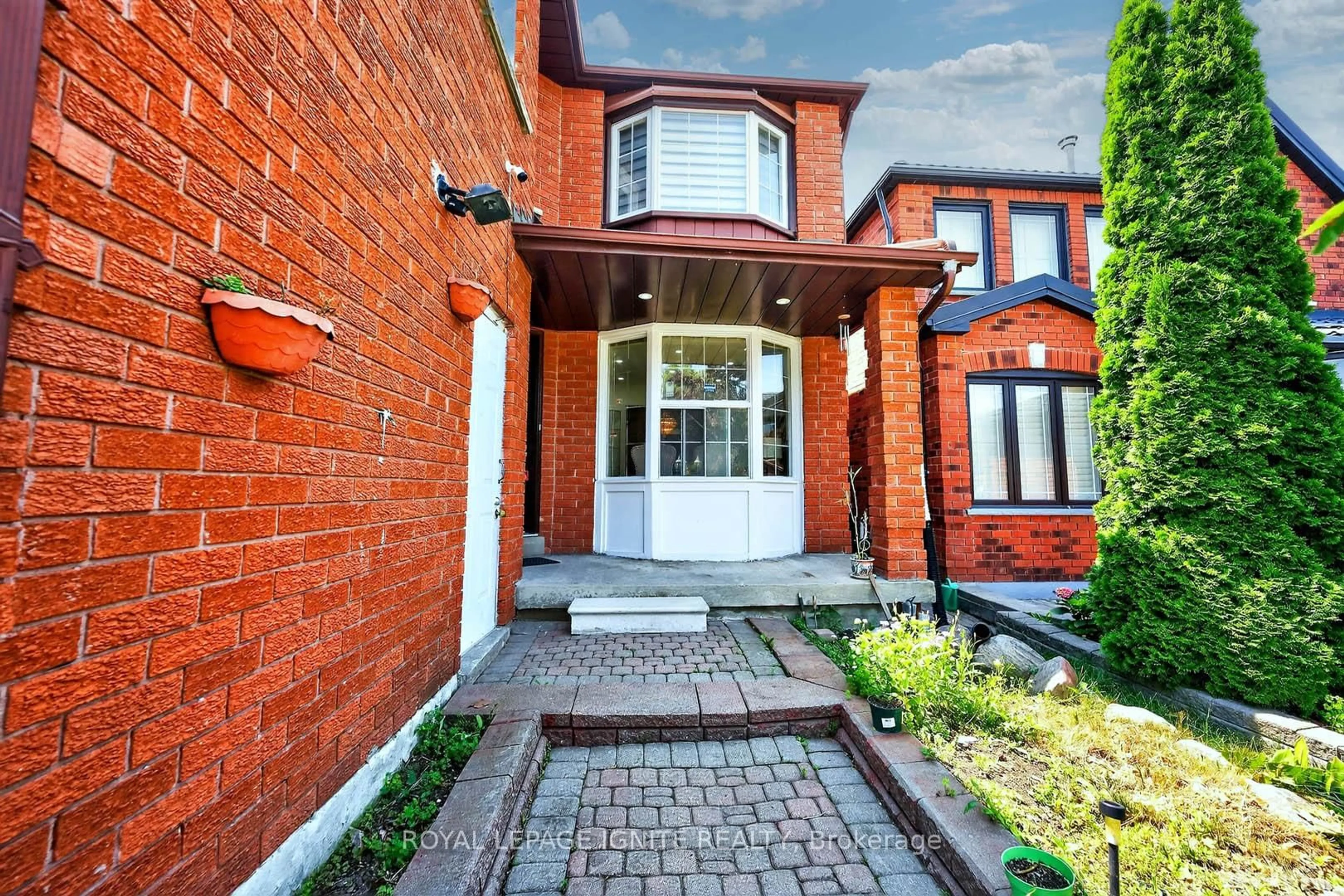 Home with brick exterior material, street for 120 Littles Rd, Toronto Ontario M1B 5G7