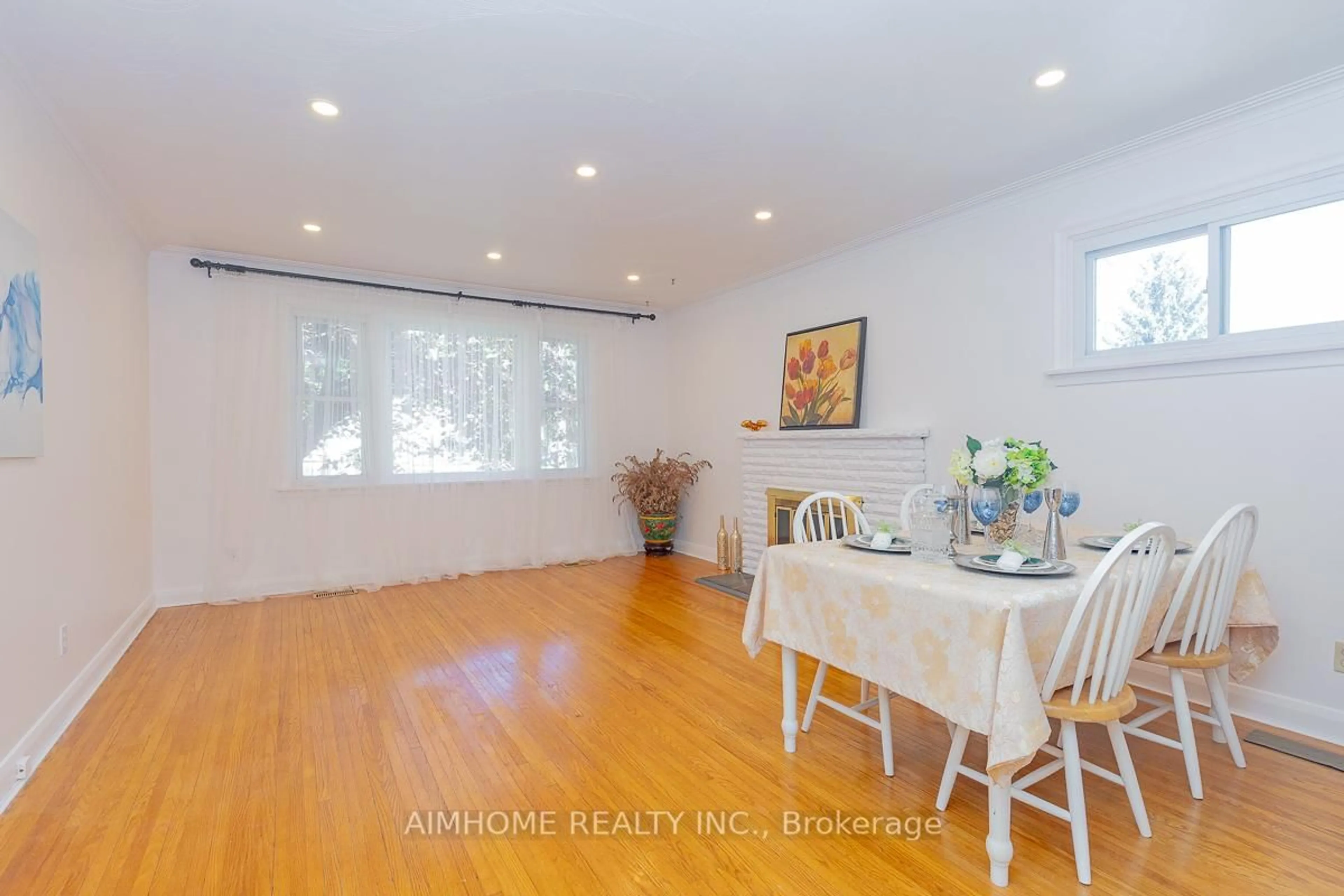 Dining room, wood/laminate floor for 12 Canham Cres, Toronto Ontario M1S 2H6