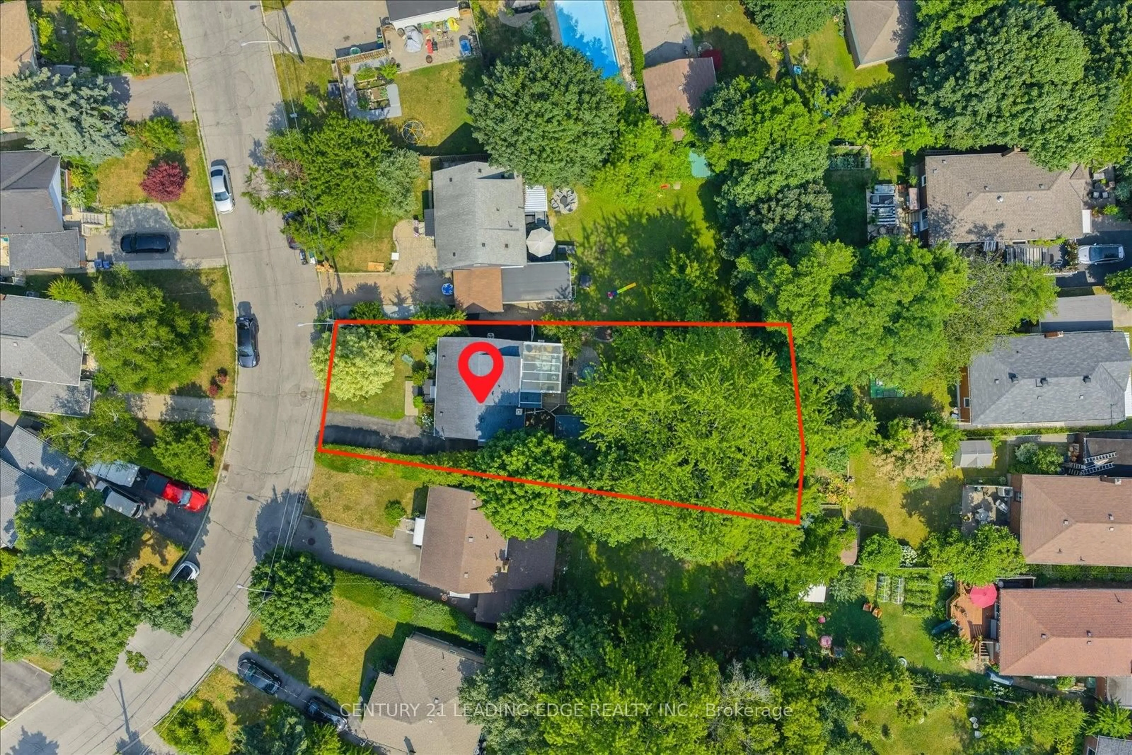 A pic from outside/outdoor area/front of a property/back of a property/a pic from drone, street for 3 Latham Ave, Toronto Ontario M1N 1M7