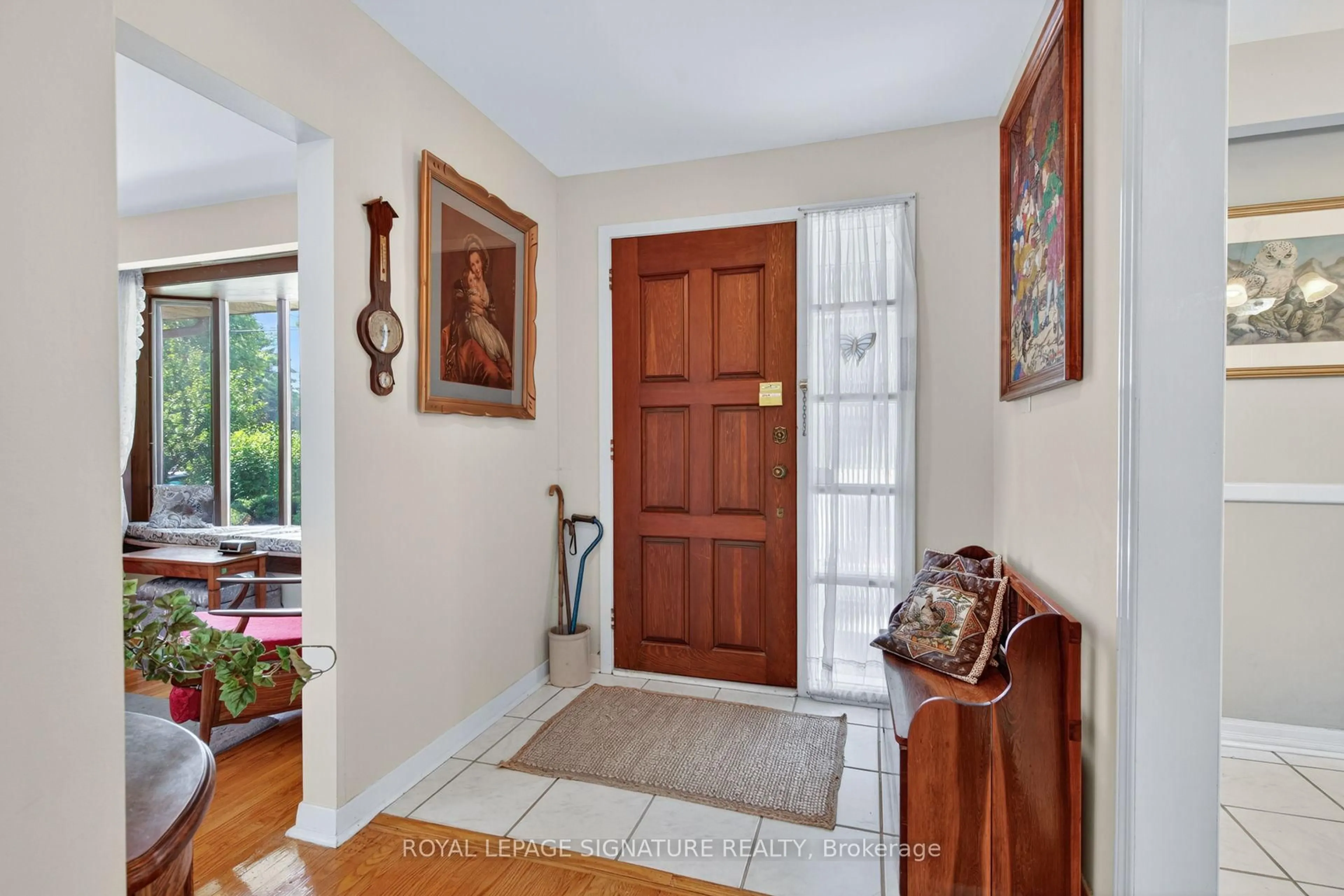 Indoor entryway for 3 Samson Cres, Toronto Ontario M1G 1N2