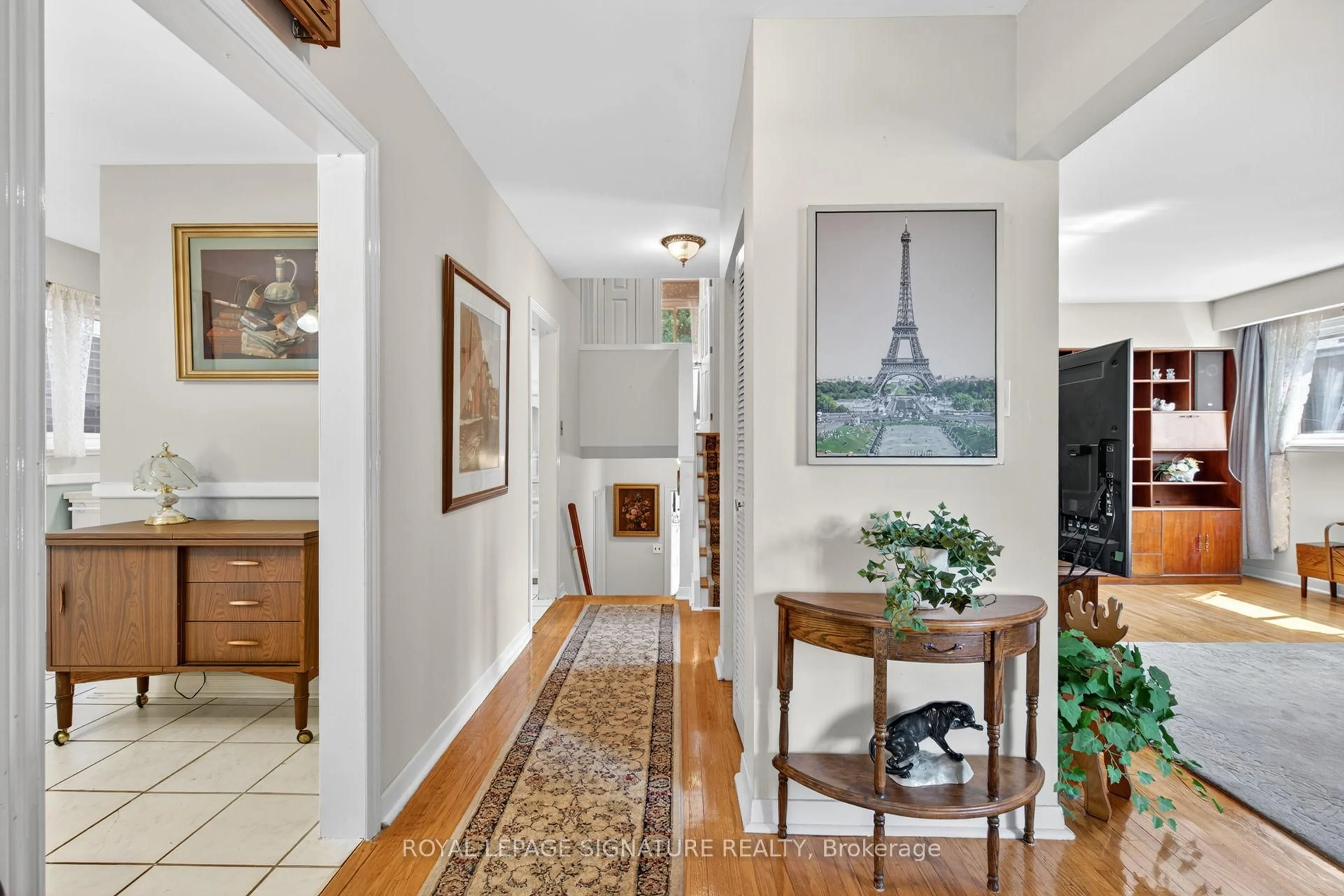 Indoor entryway for 3 Samson Cres, Toronto Ontario M1G 1N2