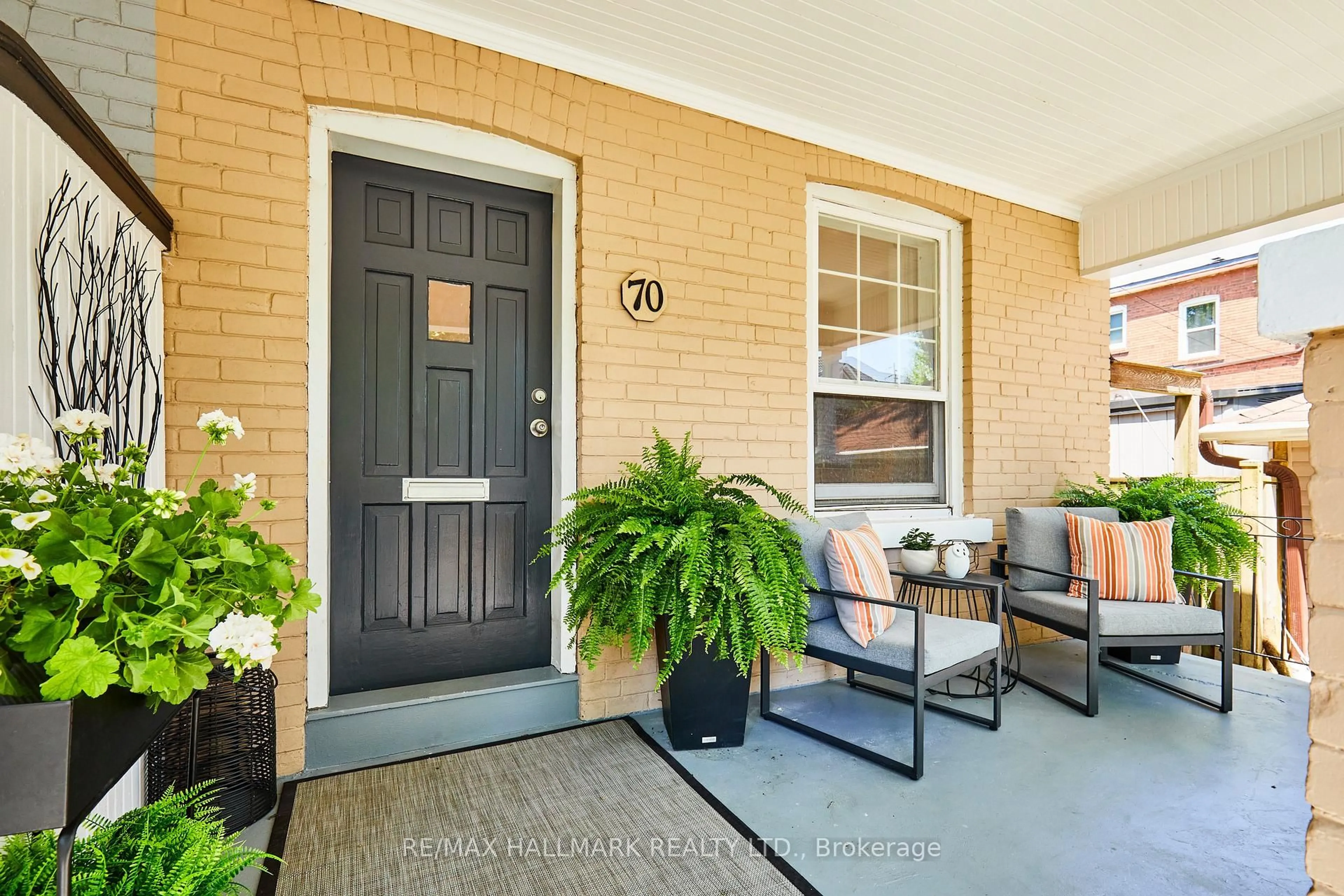 Indoor entryway for 70 Wolverleigh Blvd, Toronto Ontario M4J 1R7