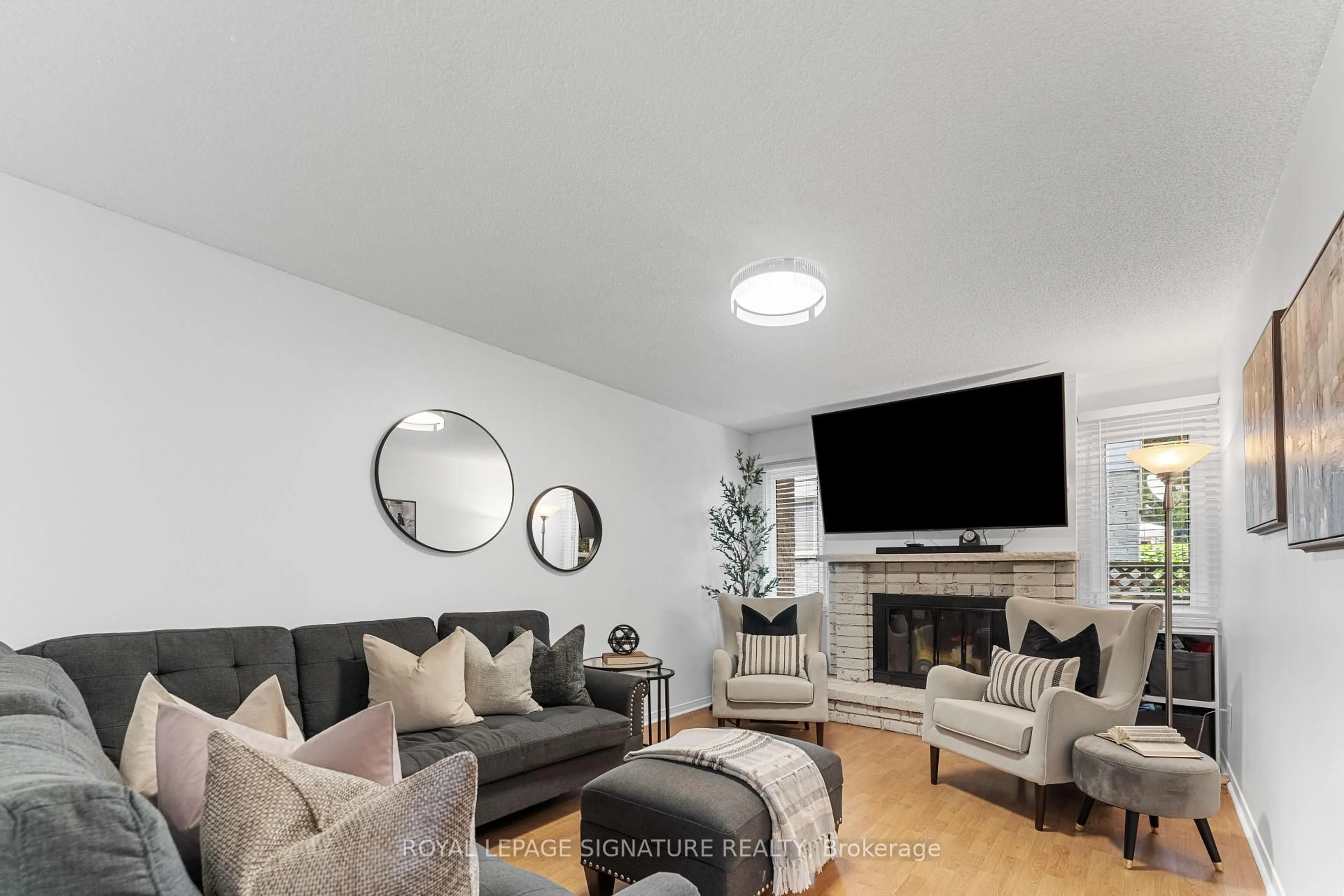 Living room with furniture, unknown for 7 Long Dr, Whitby Ontario L1N 8E2