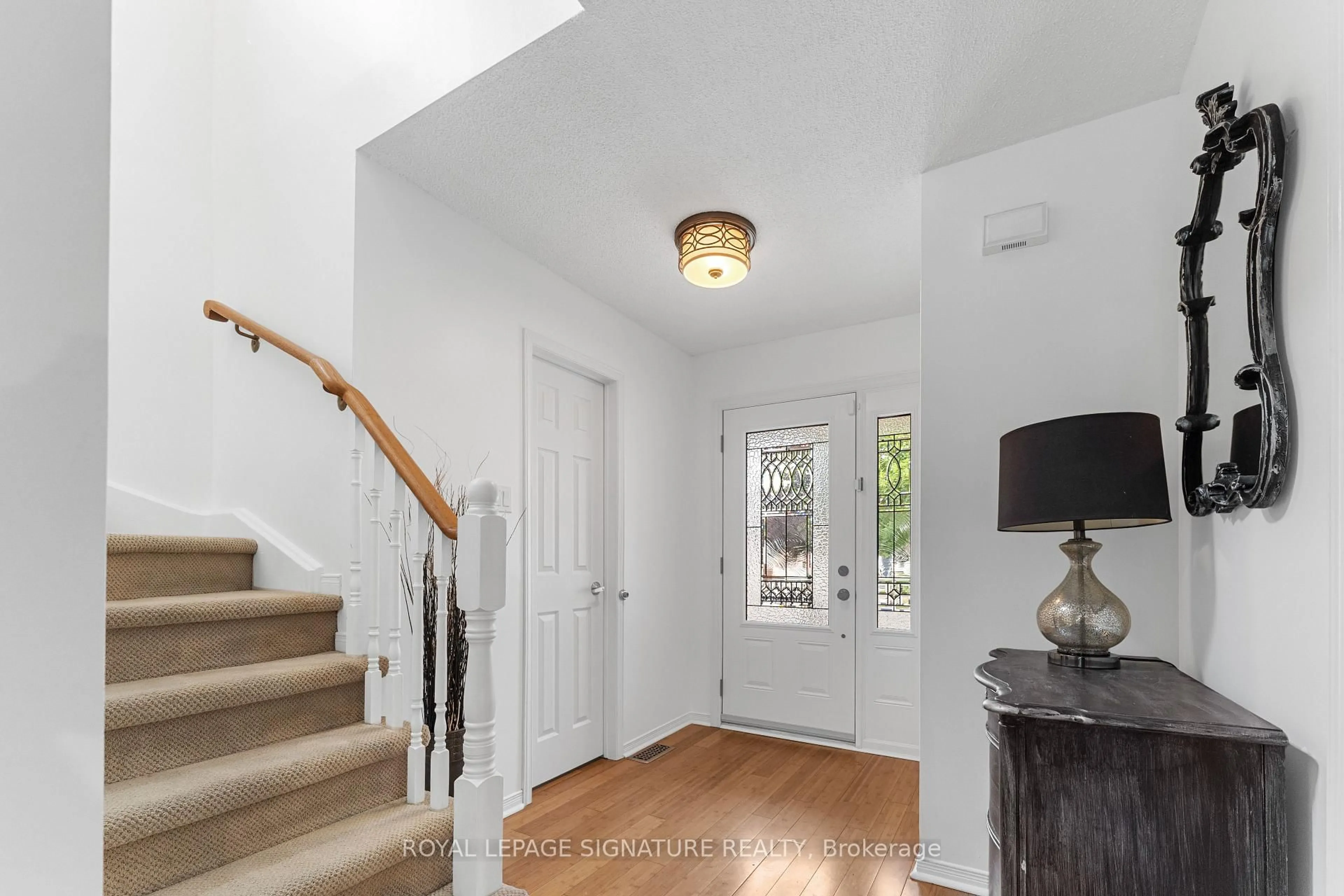 Indoor entryway for 7 Long Dr, Whitby Ontario L1N 8E2