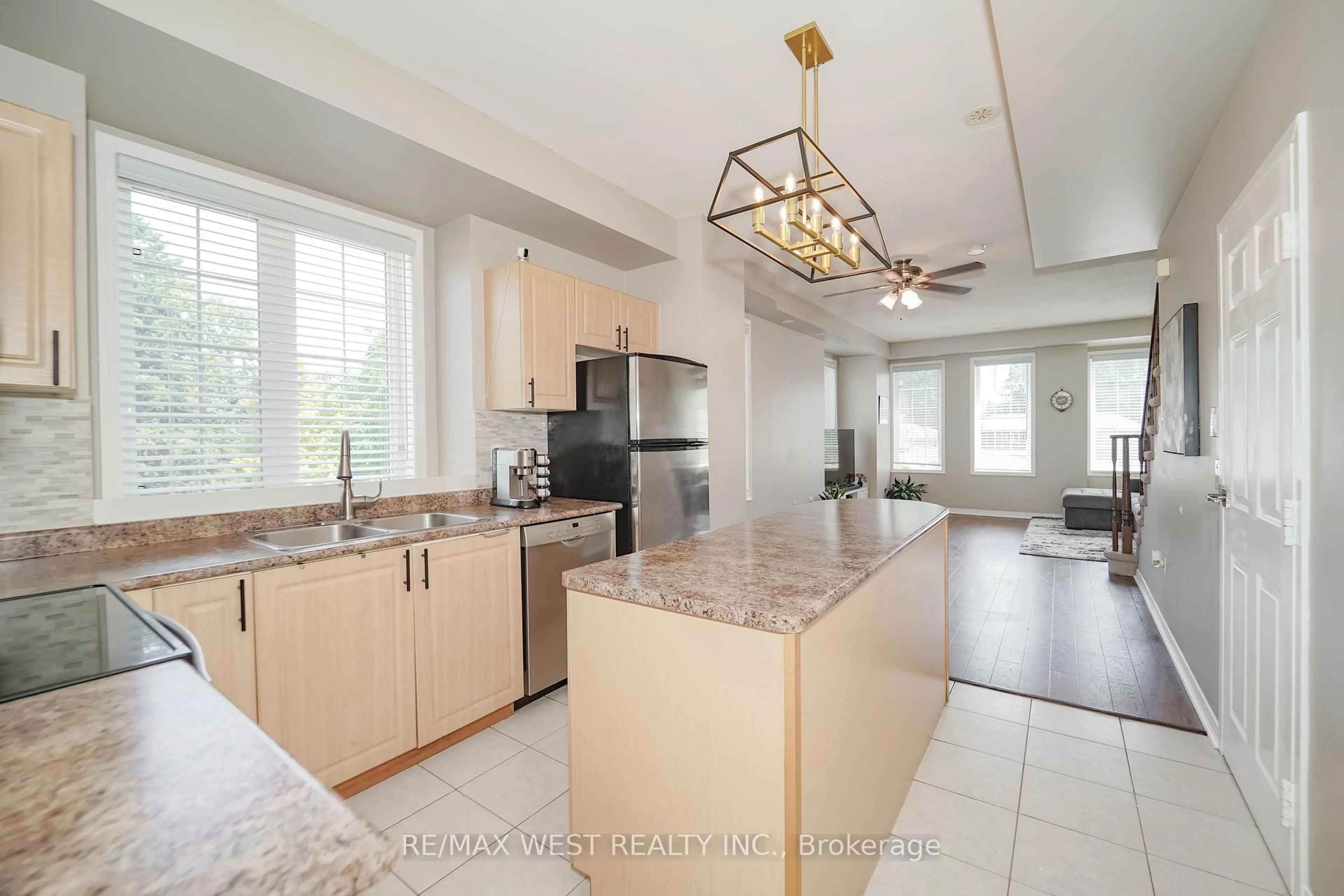 Open concept kitchen, ceramic/tile floor for 385 Beechgrove Dr #92, Toronto Ontario M1E 2R1