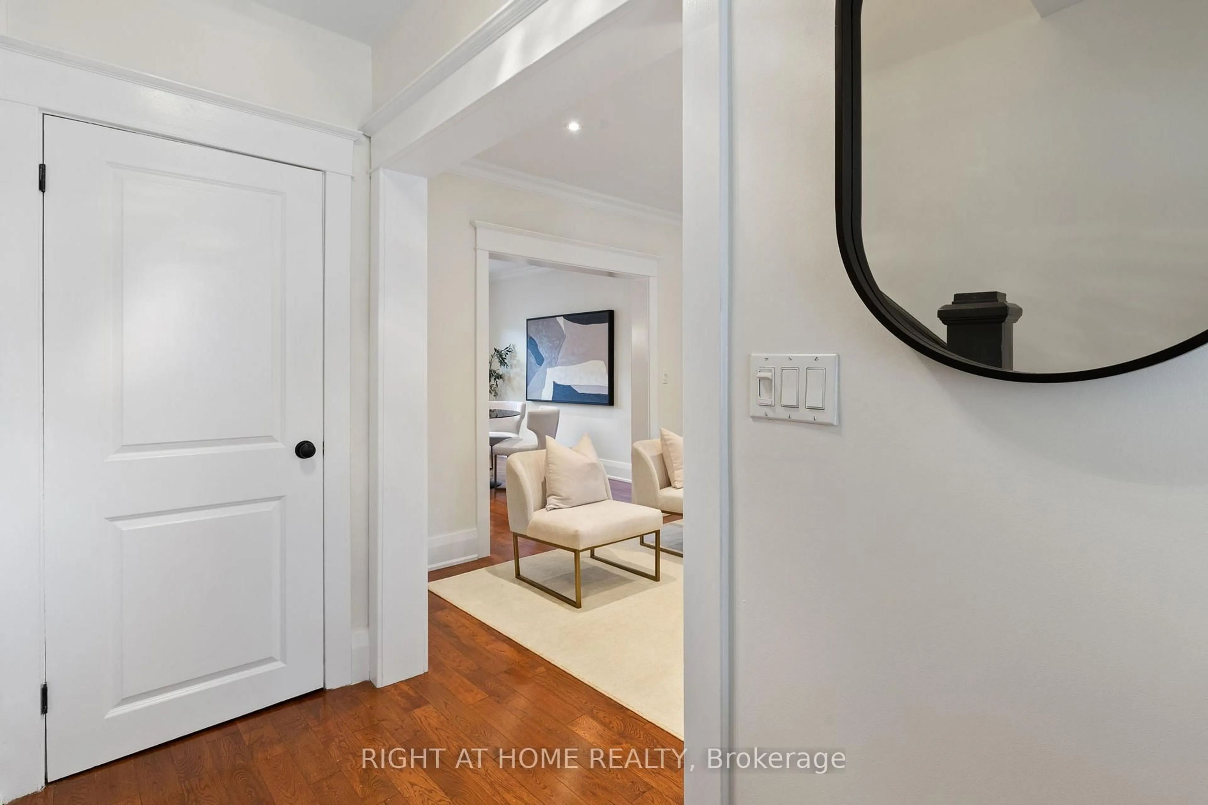 Indoor entryway for 50 Iona Ave, Toronto Ontario M4C 5J4