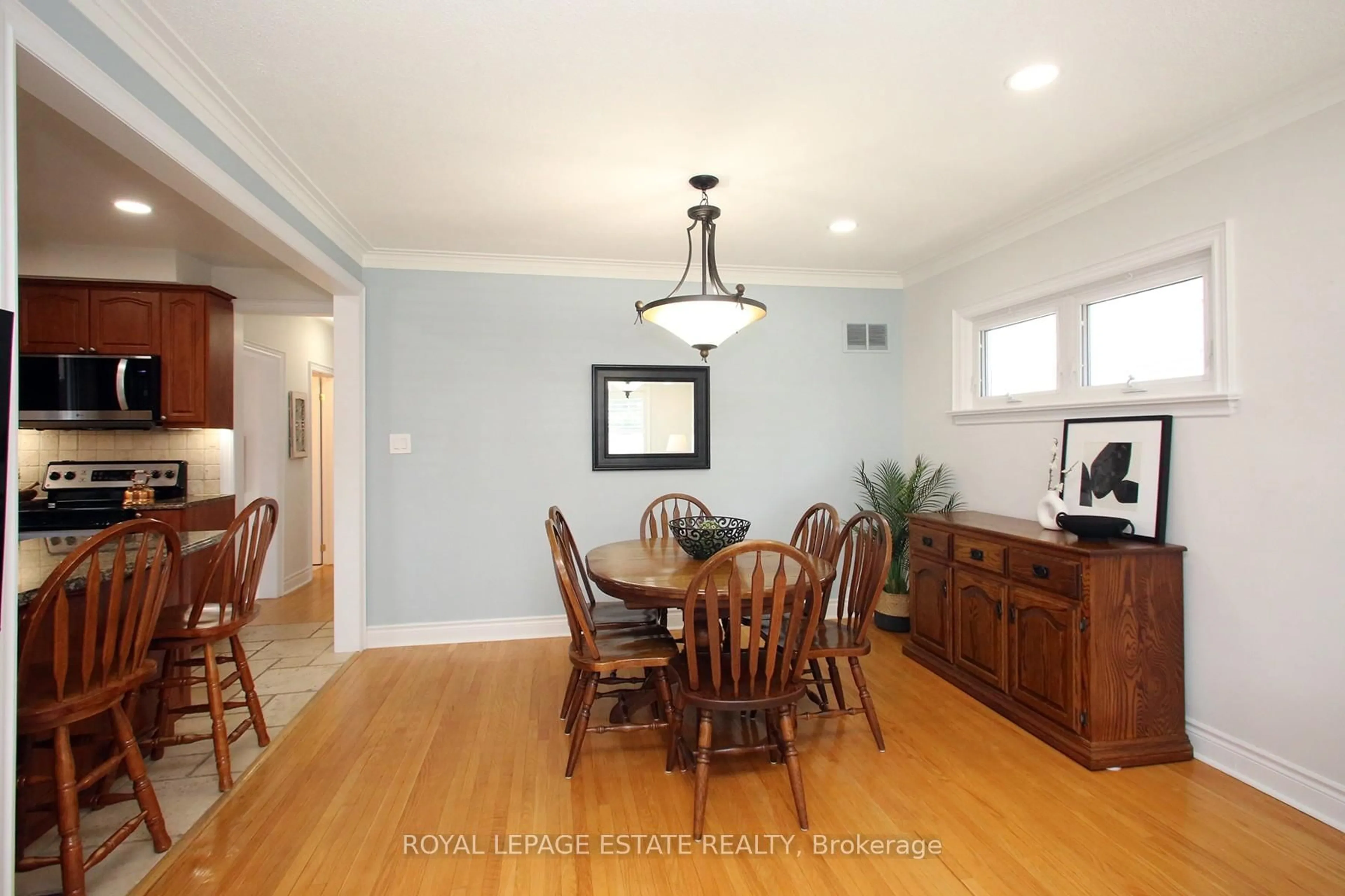 Dining room, wood/laminate floor for 74 Ferncroft Dr, Toronto Ontario M1N 2X4