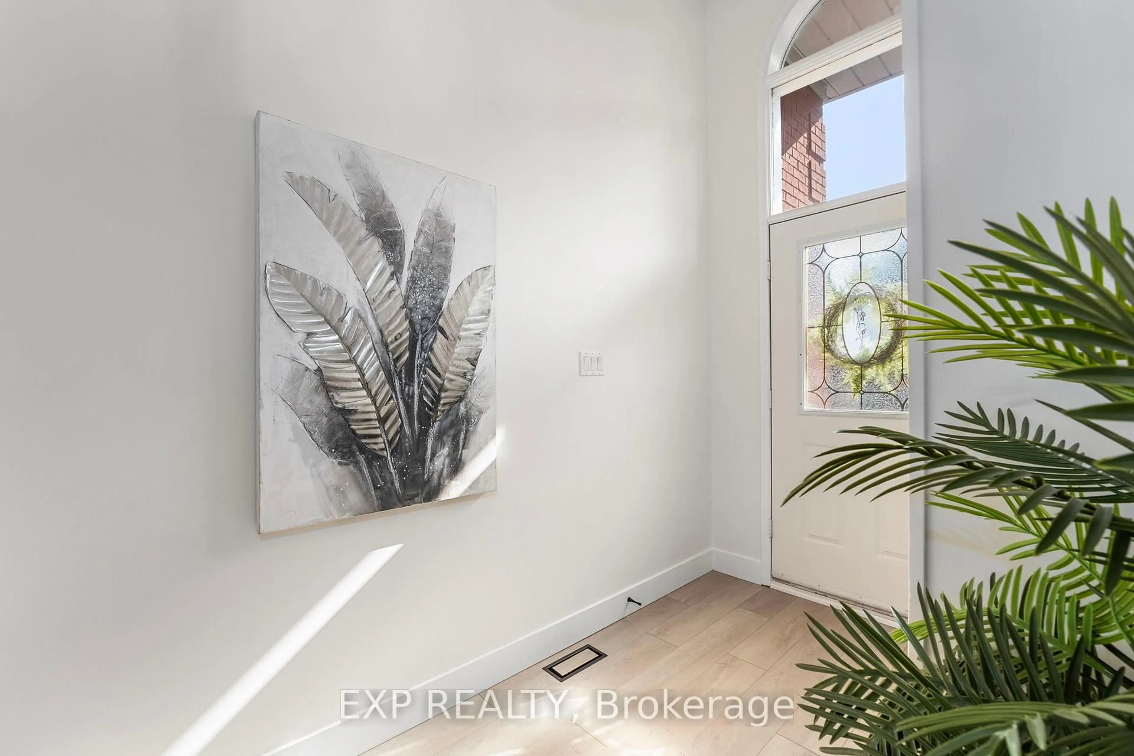 Indoor entryway for 1761 White Cedar Dr, Pickering Ontario L1V 6Z1
