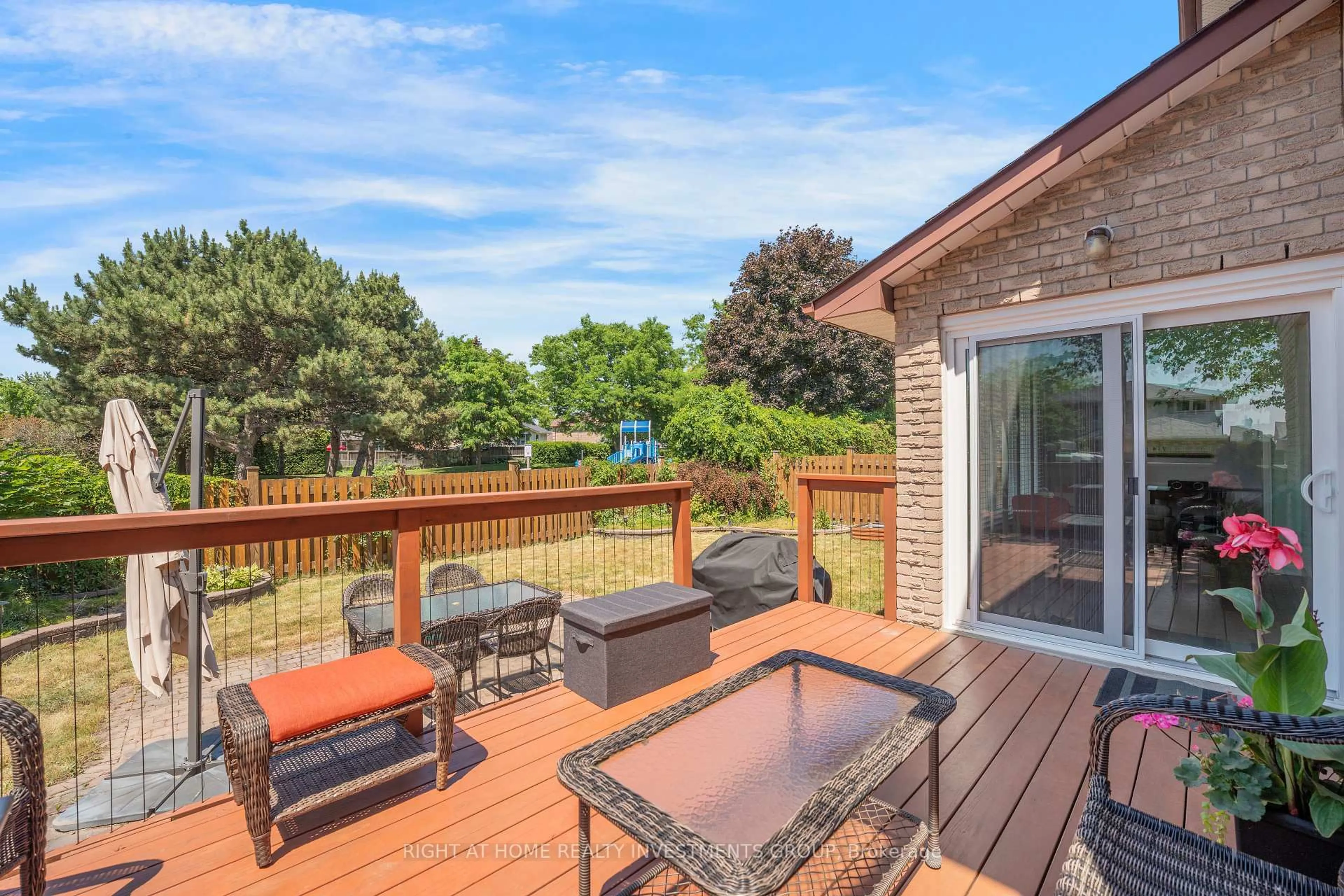 Patio, water/lake/river/ocean view for 660 Whistler Dr, Oshawa Ontario L1J 7N7