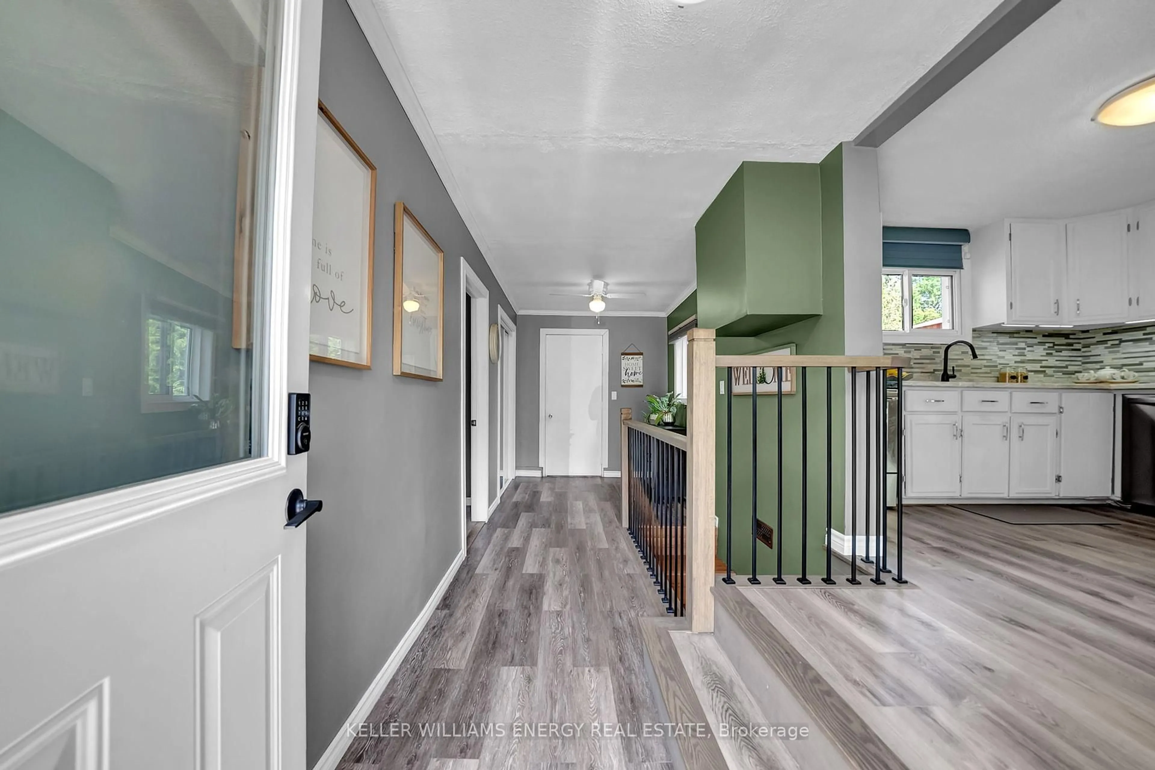 Indoor entryway for 1725 Brownsville Rd, Clarington Ontario L1B 1L9