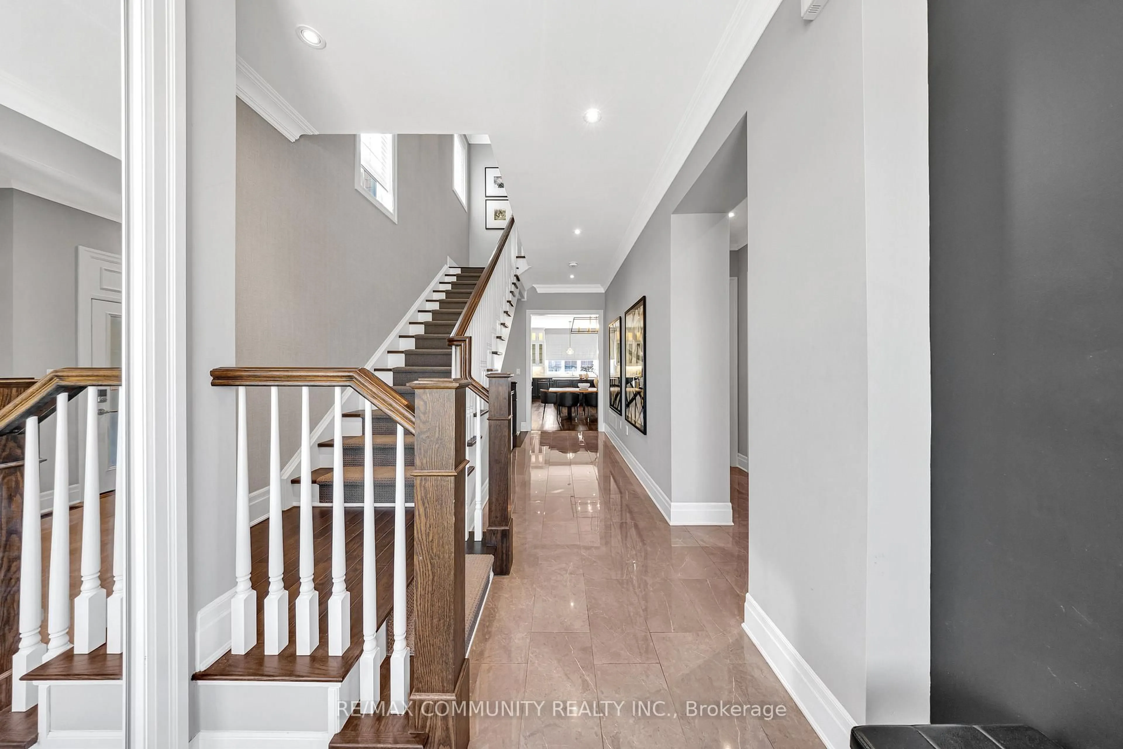 Indoor foyer for 1159 Dragonfly Ave, Pickering Ontario L1X 0G1