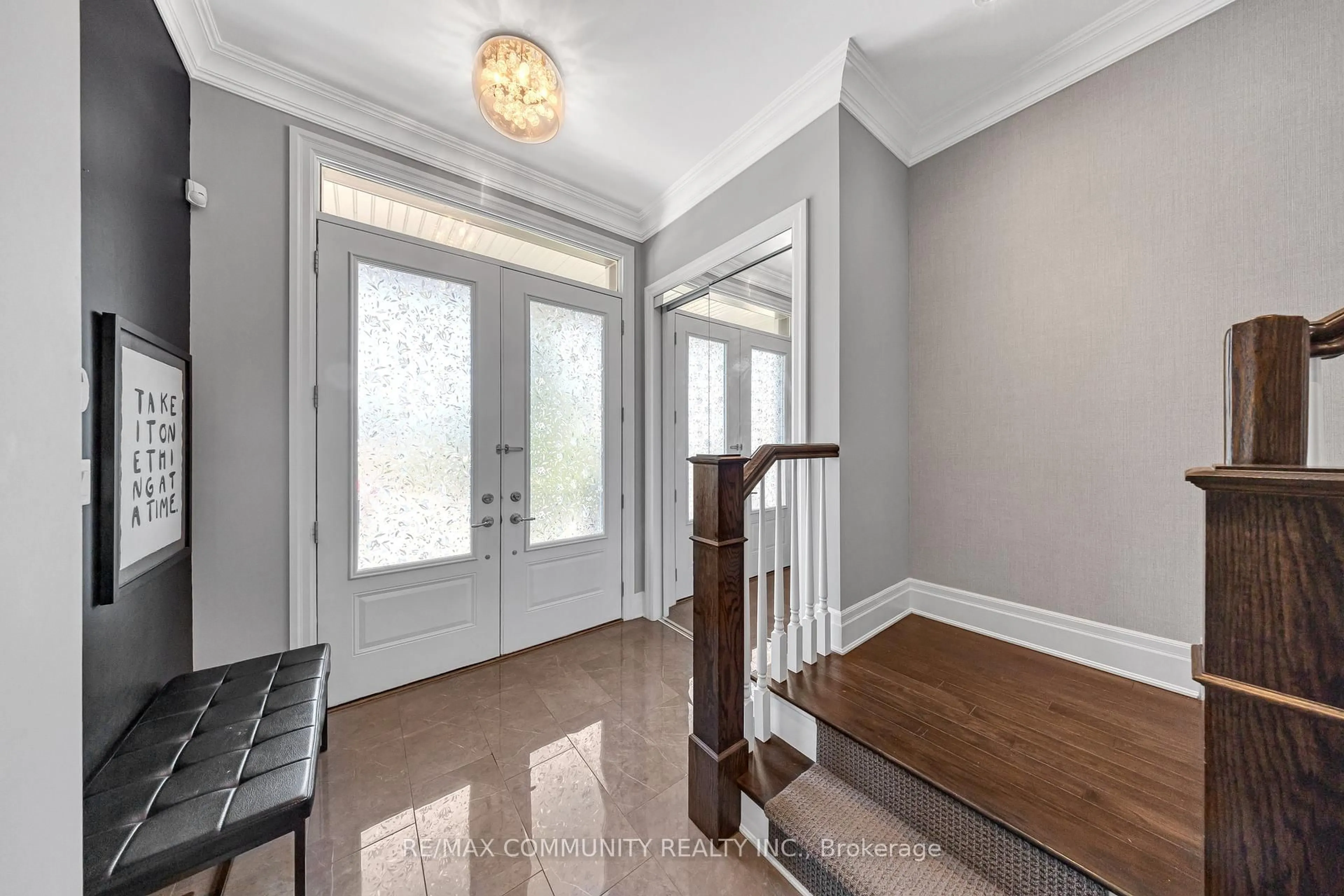 Indoor entryway for 1159 Dragonfly Ave, Pickering Ontario L1X 0G1