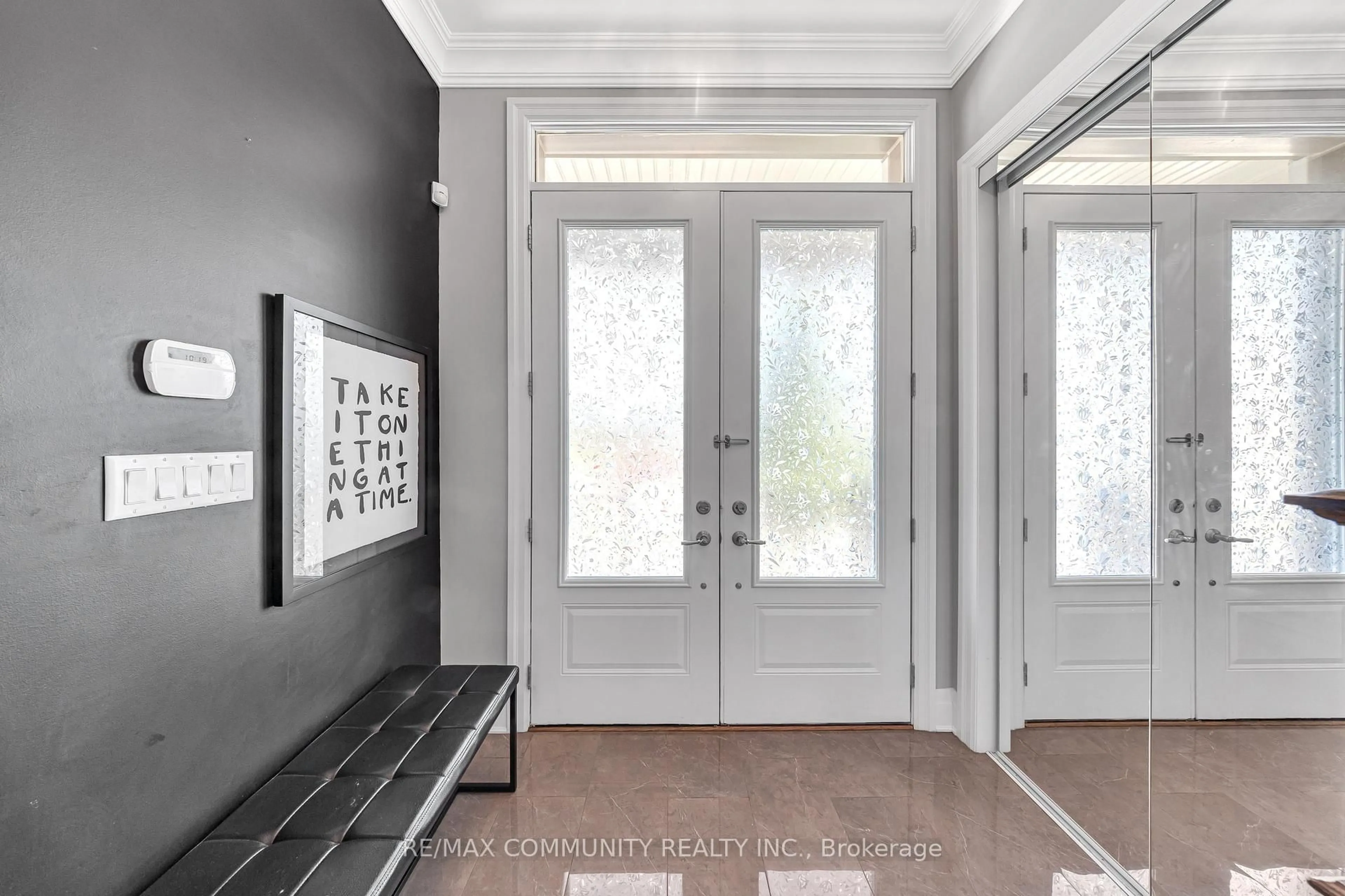 Indoor entryway for 1159 Dragonfly Ave, Pickering Ontario L1X 0G1