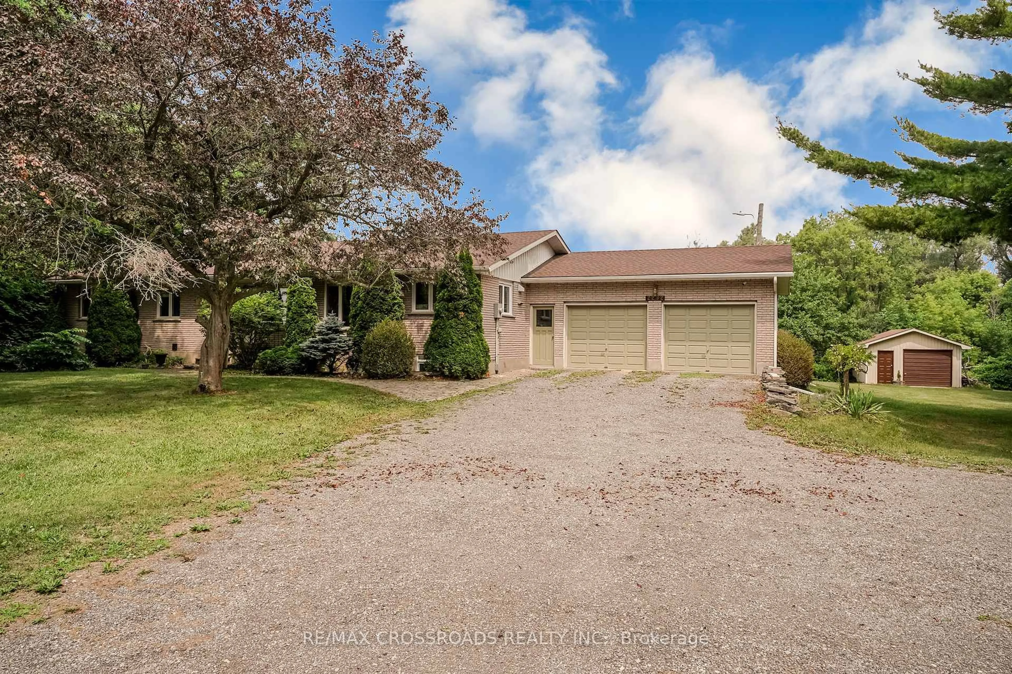 A pic from outside/outdoor area/front of a property/back of a property/a pic from drone, street for 2292 Baseline Rd, Clarington Ontario L1C 0Y1