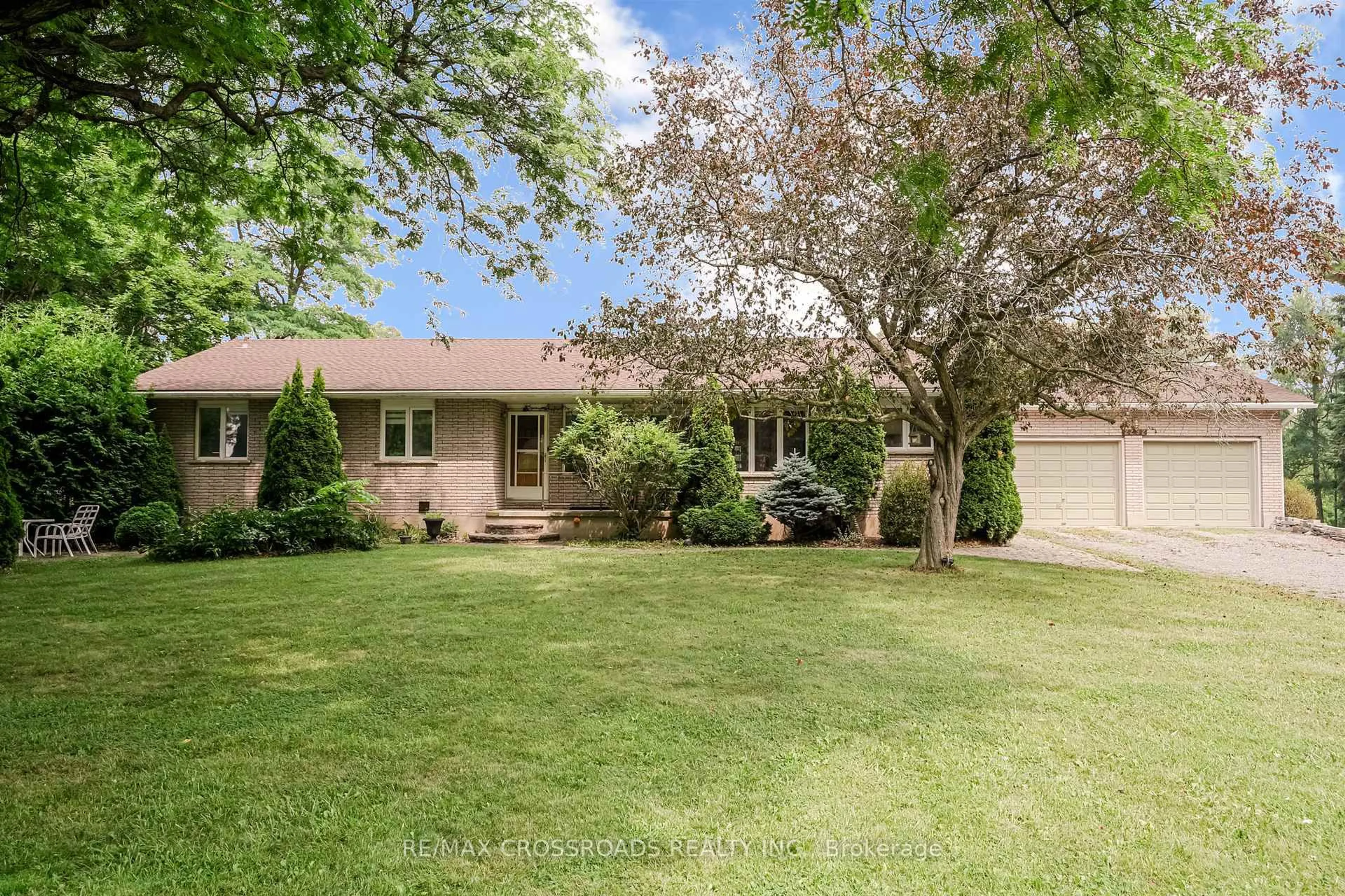 A pic from outside/outdoor area/front of a property/back of a property/a pic from drone, street for 2292 Baseline Rd, Clarington Ontario L1C 0Y1