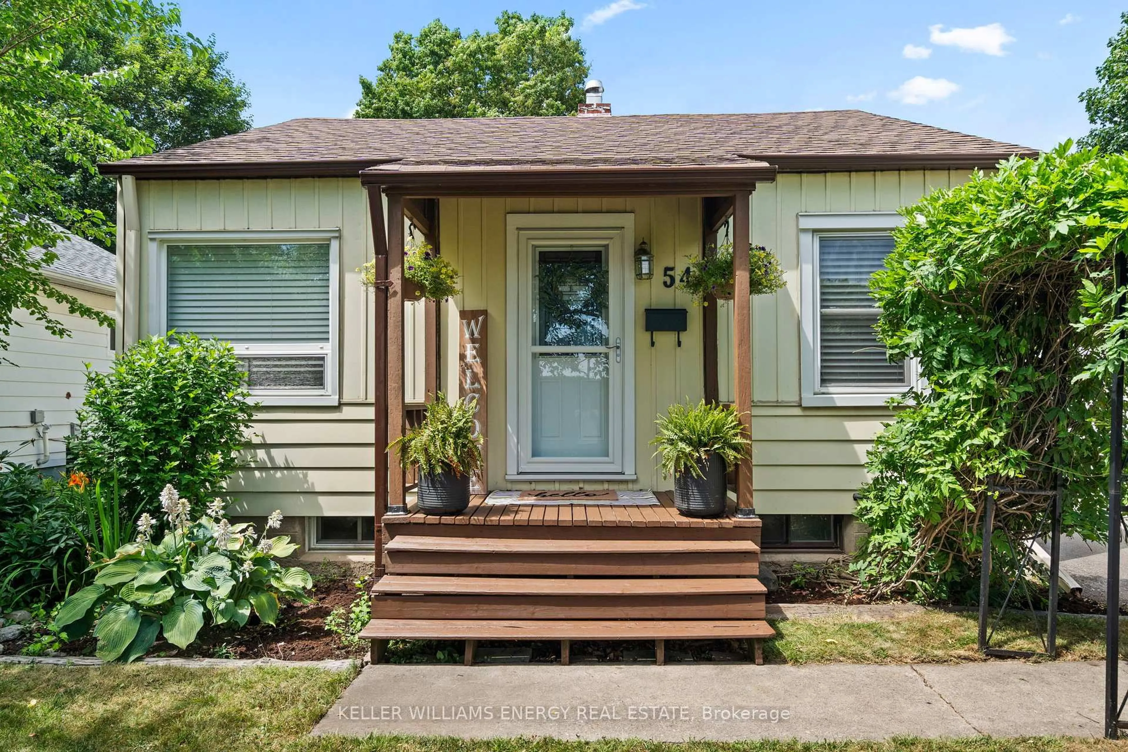 Home with vinyl exterior material, street for 54 Cedar St, Ajax Ontario L1S 1V3