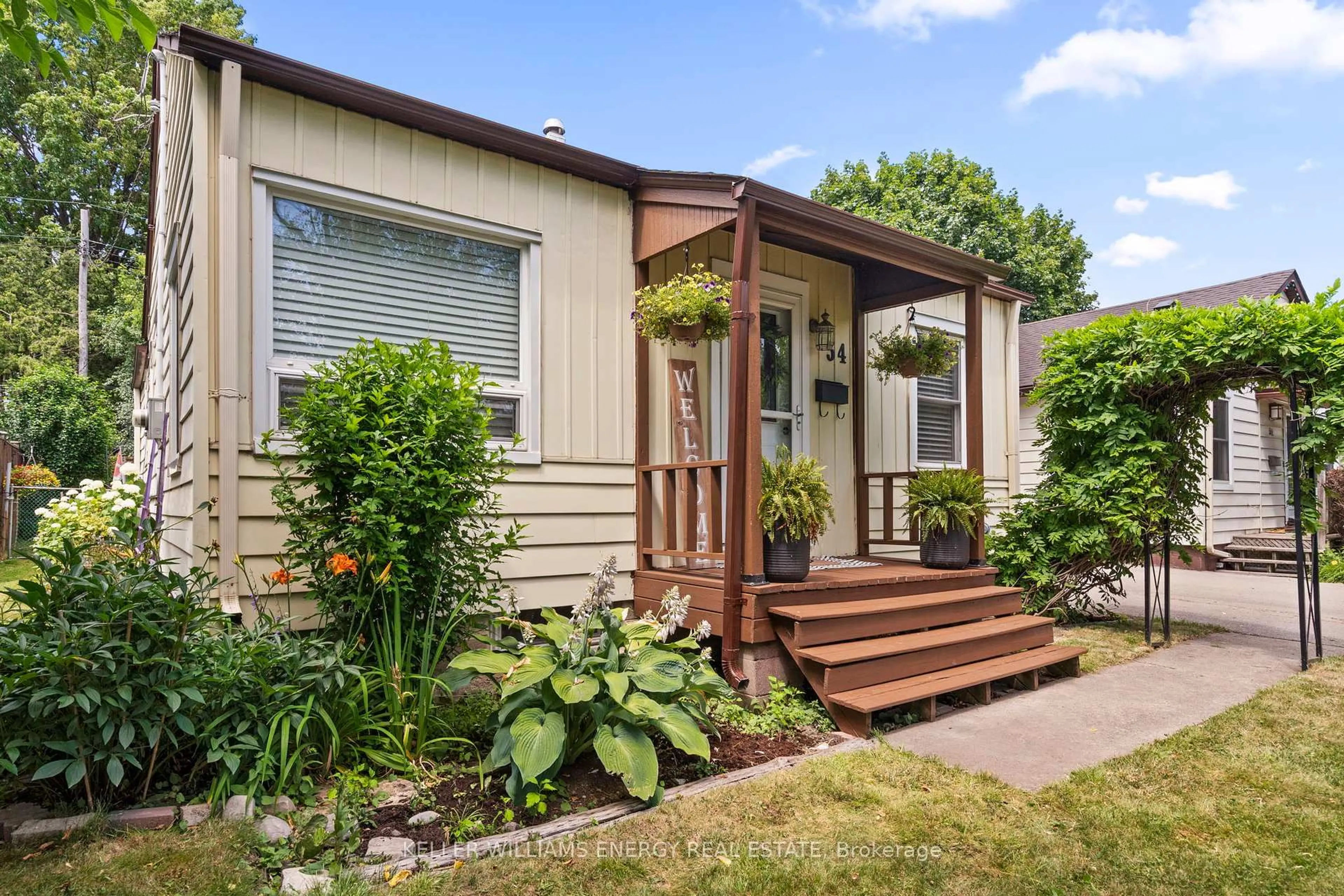 Home with vinyl exterior material, street for 54 Cedar St, Ajax Ontario L1S 1V3
